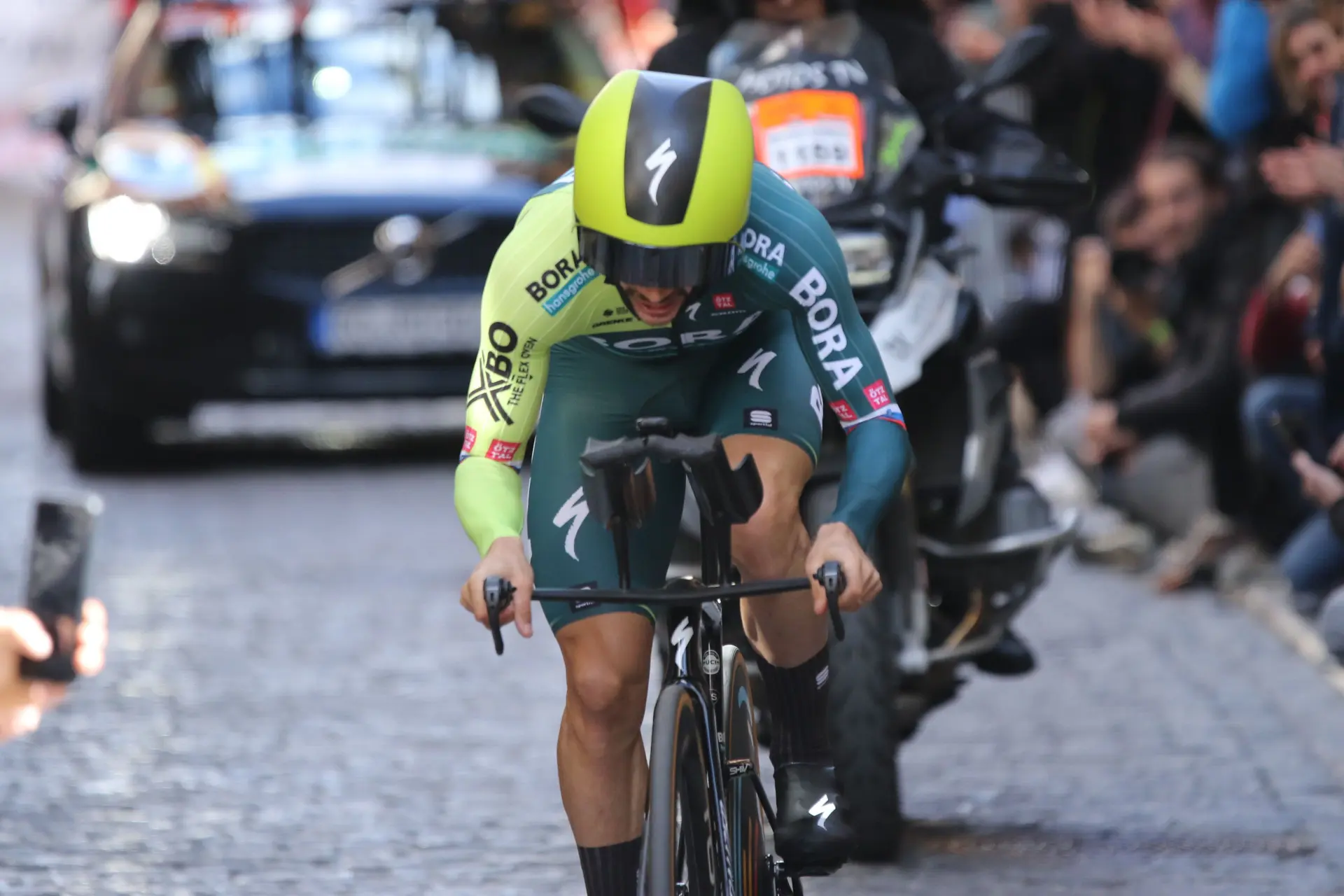 "Ik ben op de fiets gebleven, dus dat is een hele verbetering ten opzichte van gisteren" - Primoz Roglic content ondanks tijdverlies in tijdrit Dauphine