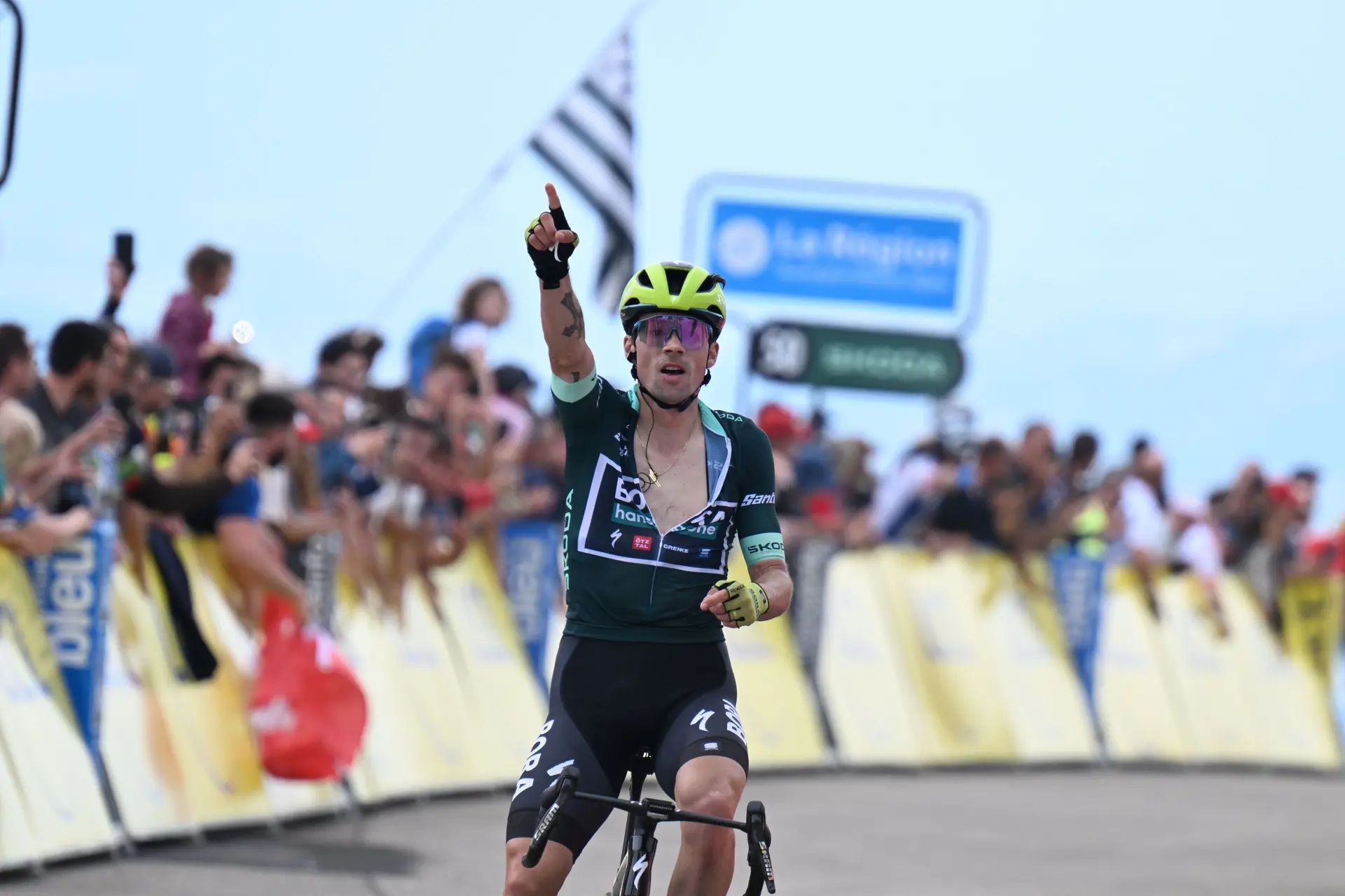 Primoz Roglic boekt tweede opeenvolgende ritzege in het Critérium du Dauphiné