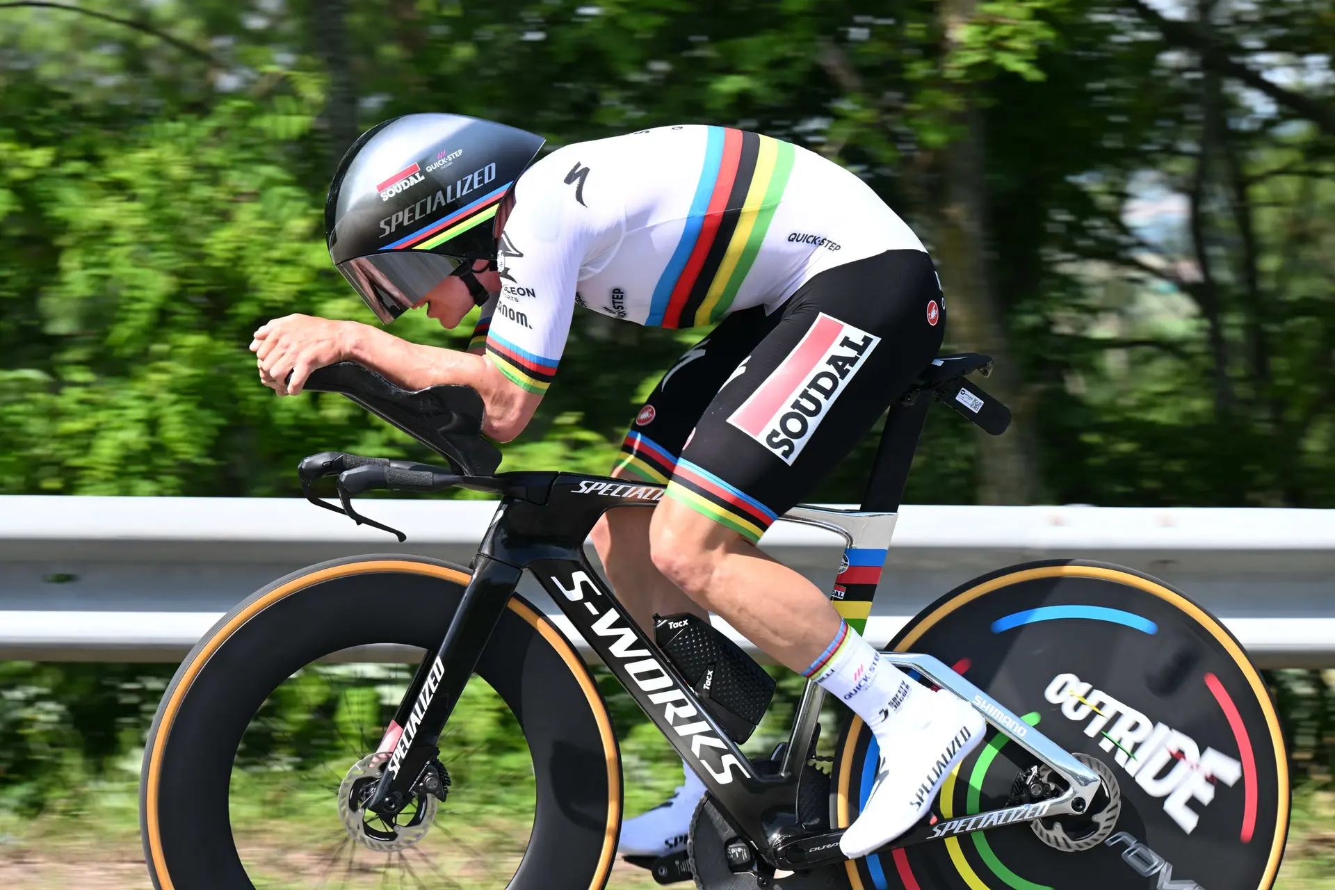 Belgische tijdritkoningen Wout van Aert en Remco Evenepoel rijden alleen wegwedstrijd op nationaal kampioenschap