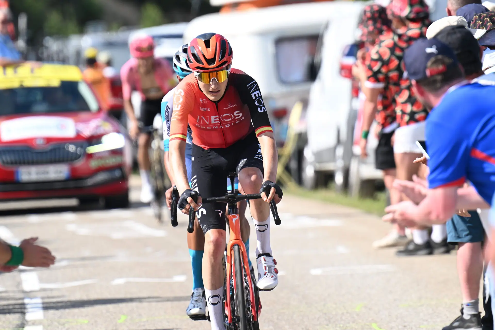 "Ik liet me meeslepen en daar heb ik voor betaald" - Carlos Rodriguez ziet Tour de France-podiumhoop vervliegen in etappe 15