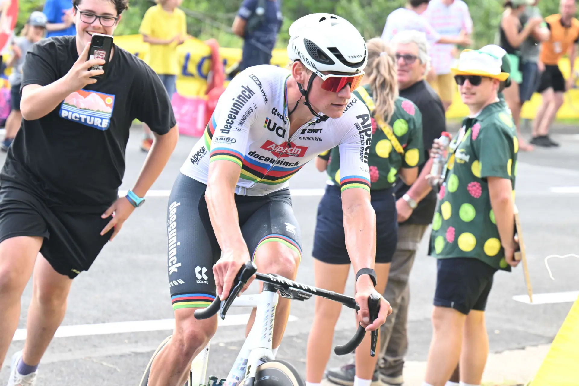 "Nu is het belangrijk om bezig en gezond te blijven" - Mathieu van der Poel richt zich nu al op Olympische Spelen na Tour de France zonder ritzege
