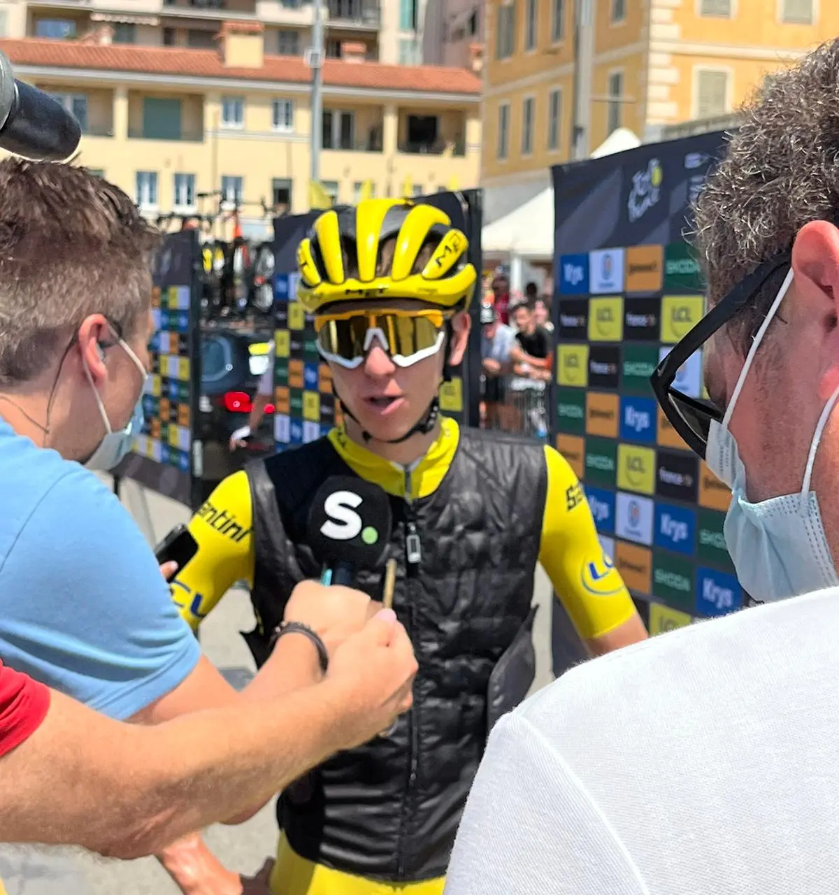 "Ik word betaald om te winnen" - Tadej Pogacar snoert kritiek over vermeende hebzucht in Tour de France 2024