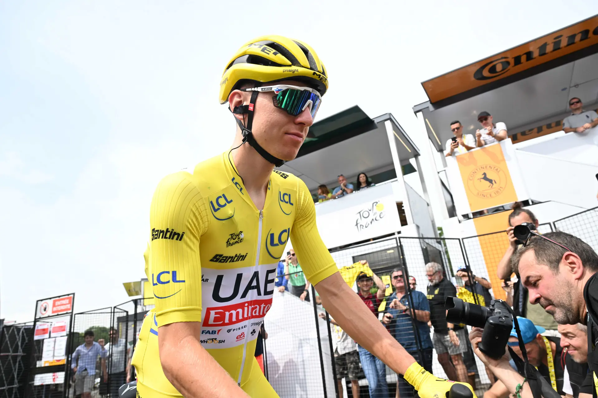 "Als je op het verkeerde moment een lekke band krijgt, verlies je tijd" - Tadej Pogacar is zich bewust van het gevaar van een graveletappe in de Tour de France 2024