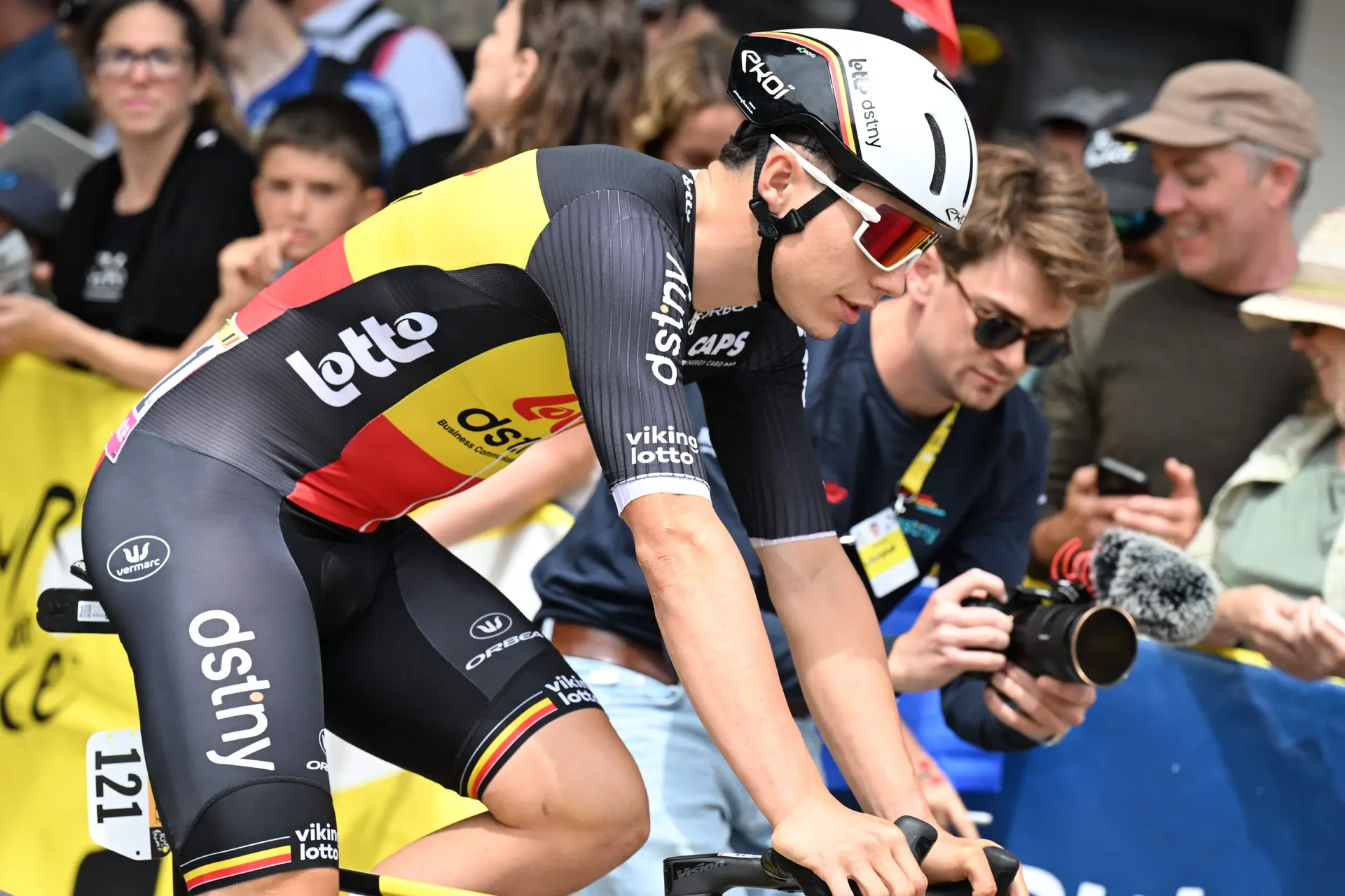 Arnaud De Lie kan Tim Wellens counteren en boekt baanbrekende zege in Geraardsbergen - "Hier winnen met de Belgische trui..."