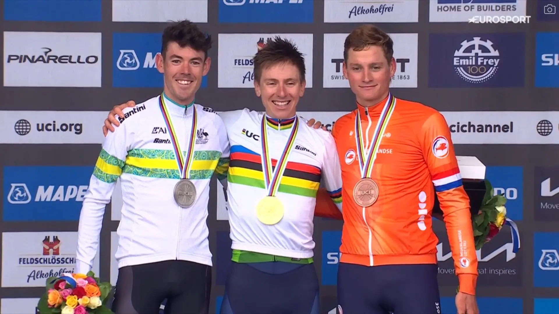 "Ik dacht eigenlijk dat hij zijn kansen op de wereldtitel vergooide" - Mathieu van der Poel herinnert zich de schok bij de 100 kilometer lange aanval van Tadej Pogacar