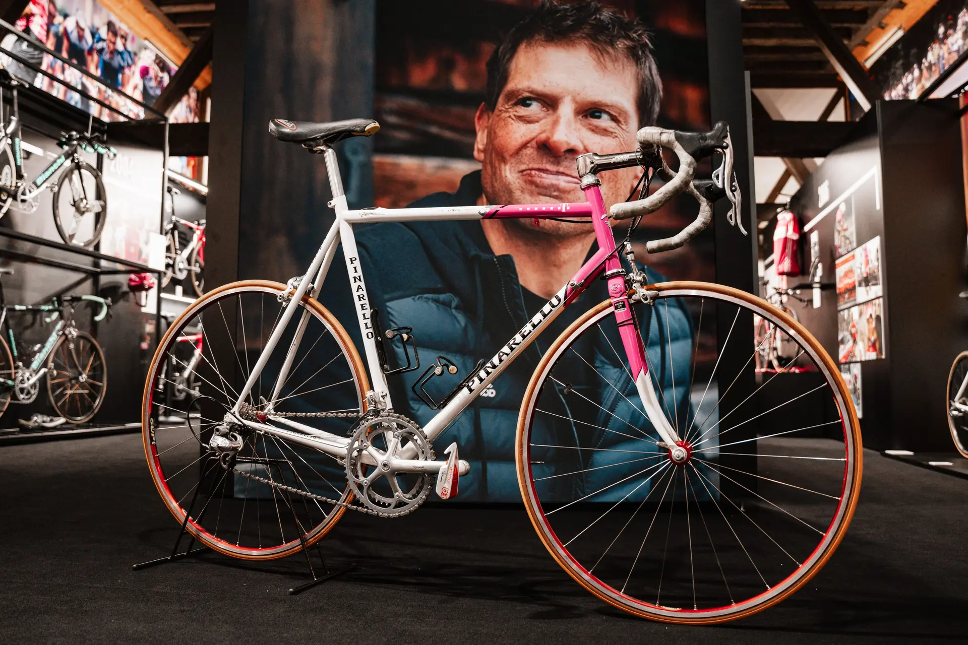 €20.000 voor jeugdwielerorganisaties: Veiling van legendarische Pinarello fiets Jan Ullrich een groot succes