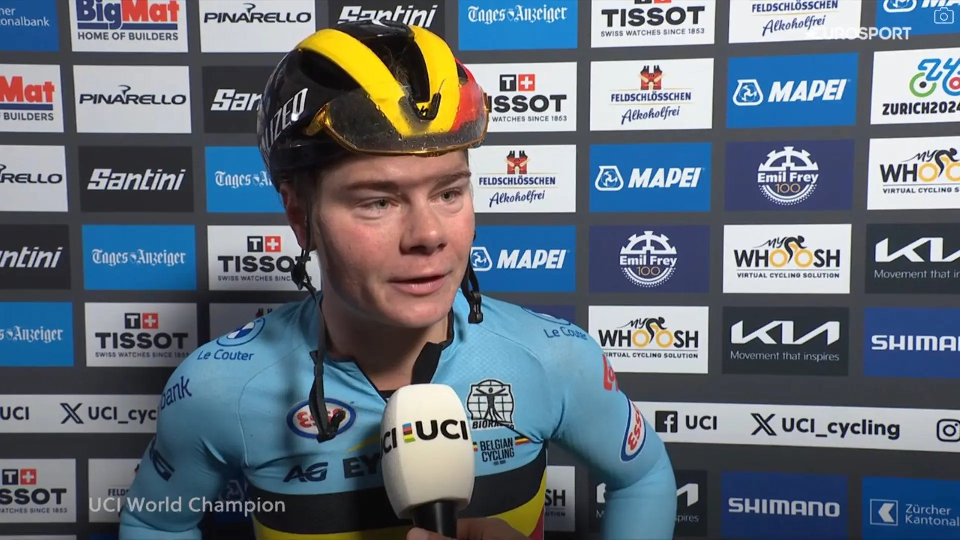 Lotte Kopecky mikt net naast de hoofdprijs op WK Gravel: "Alleen voorop met Marianne begon mijn rug te ontploffen"