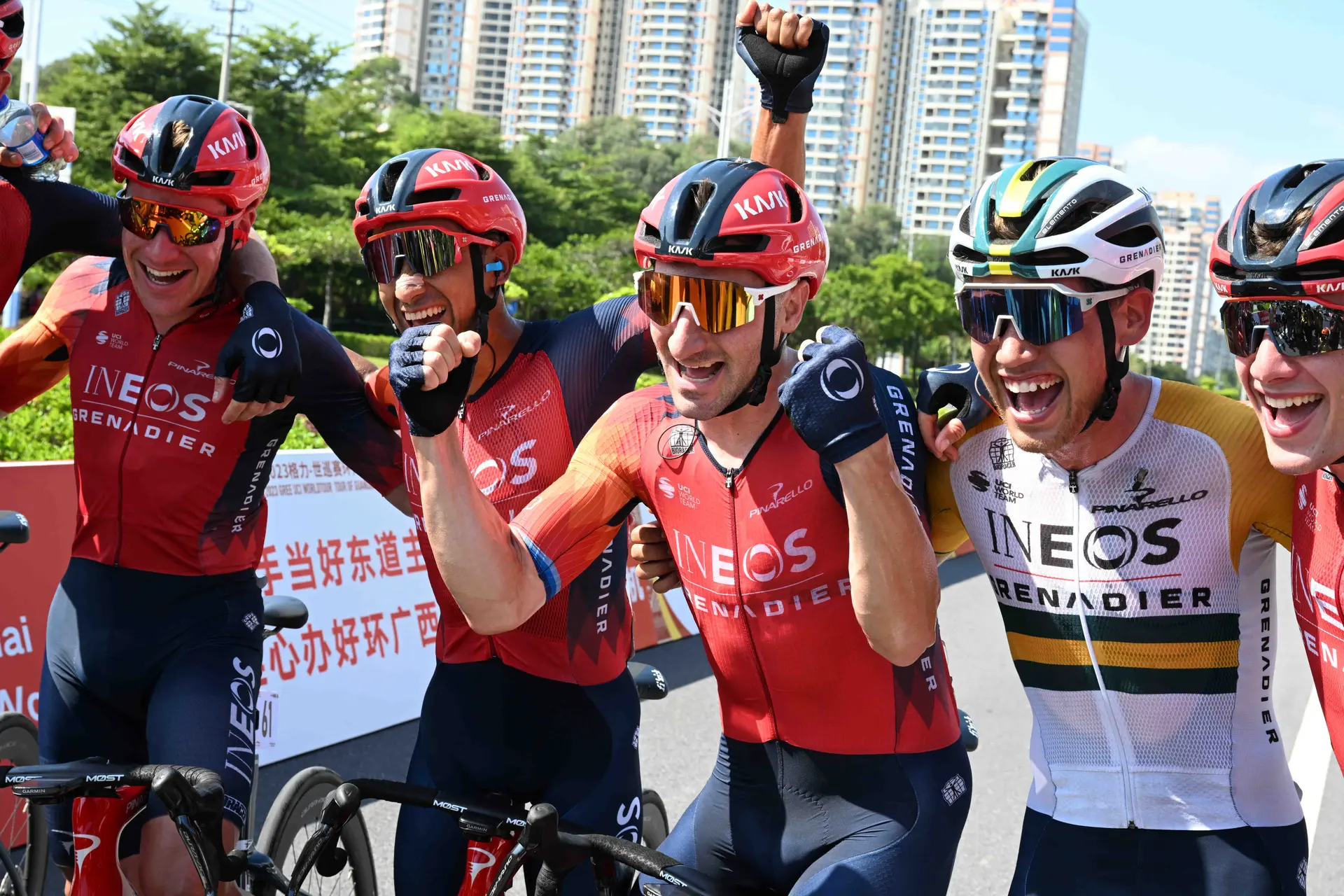 INEOS-renner over het seizoen 2024 en Tom Pidcock: "Er zijn nog steeds successen, maar vergeleken met het winnen van de Tour wordt het gezien als falen"