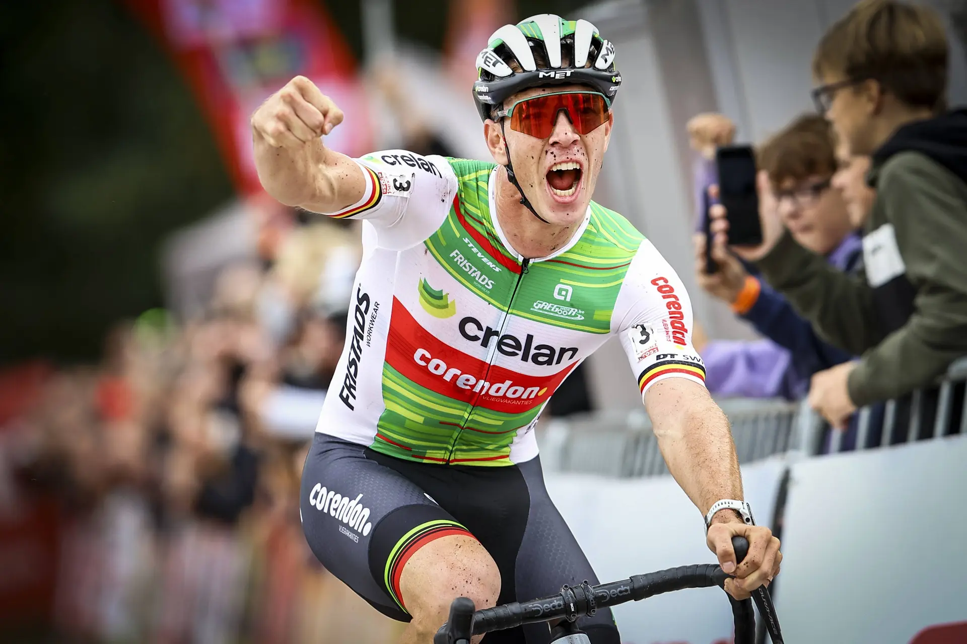 Laurens Sweeck pakt tweede overwinning van het seizoen in Jaarmarktcross Niel
