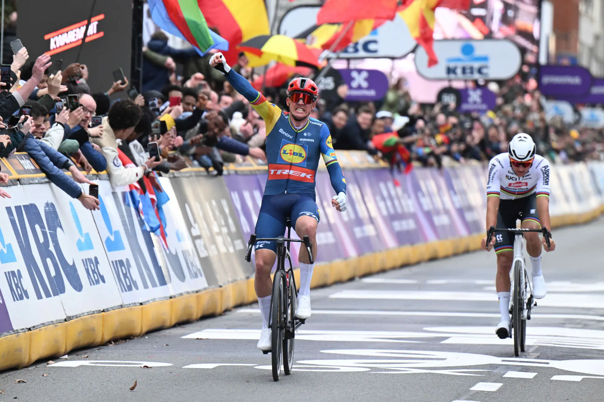 Coach Mads Pedersen: "We hebben misschien niet hetzelfde talent als Van Aert & Van der Poel, maar ze zijn zeker te kloppen"