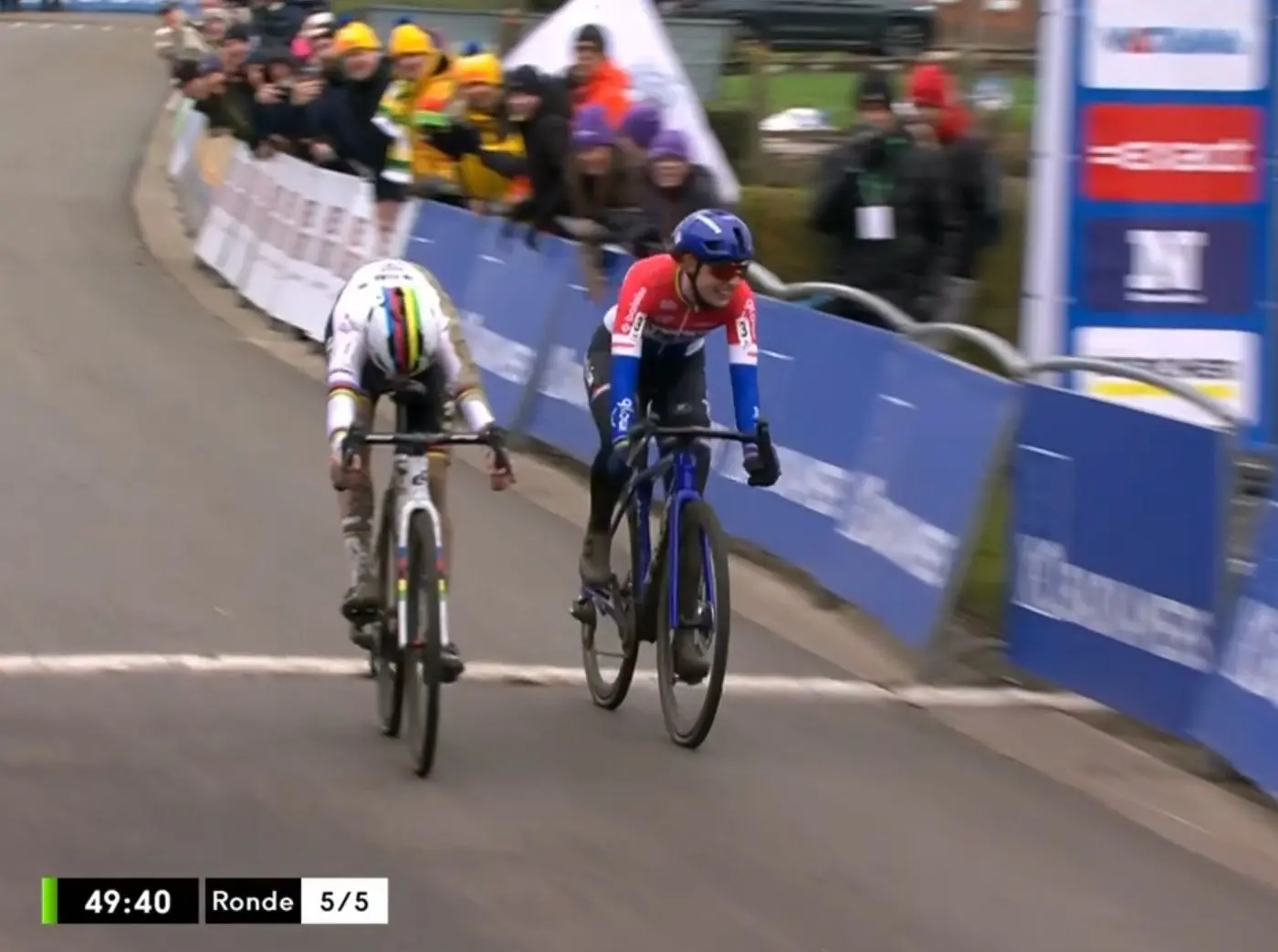 "Fem is een snellere renster dan ik" - Lucinda Brand verspeelt zege in GP Sven Nys Baal in een spannende kop-tegen-kop sprint