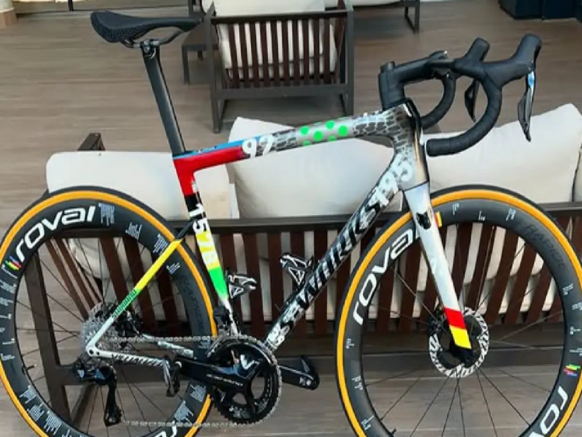 Patrick Lefevere krijgt een speciale fiets als afscheidscadeau van Soudal - Quick-Step: "Ik zal er voor zorgen zolang ik leef"