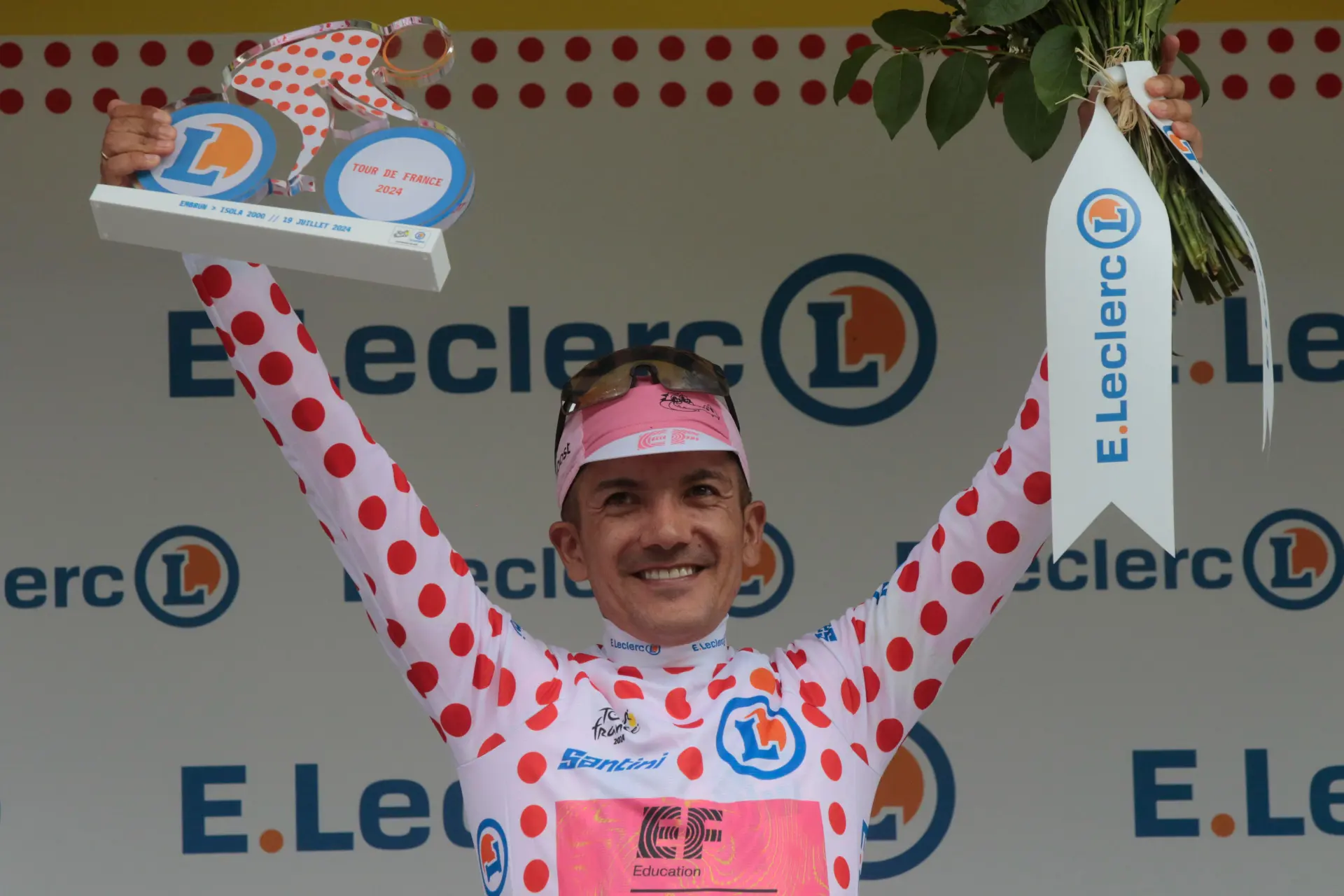 Richard Carapaz gaat de strijd aan met Primoz Roglic, Adam Yates en Juan Ayuso in de Giro d'Italia van 2025