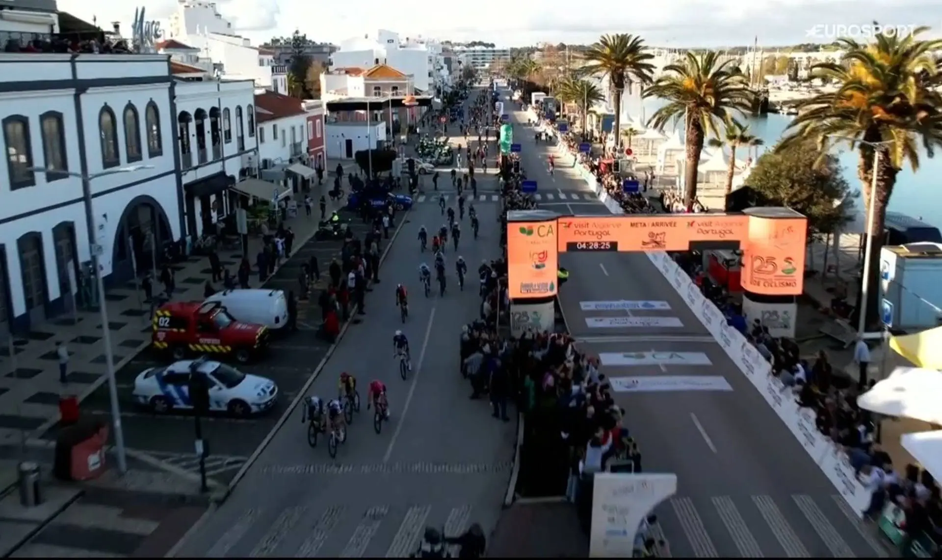 "Ik hoop dat de UCI snel wakker wordt" - Team Visma | Lease a Bike verhoogt de druk op de UCI na de ramp in Volta ao Algarve