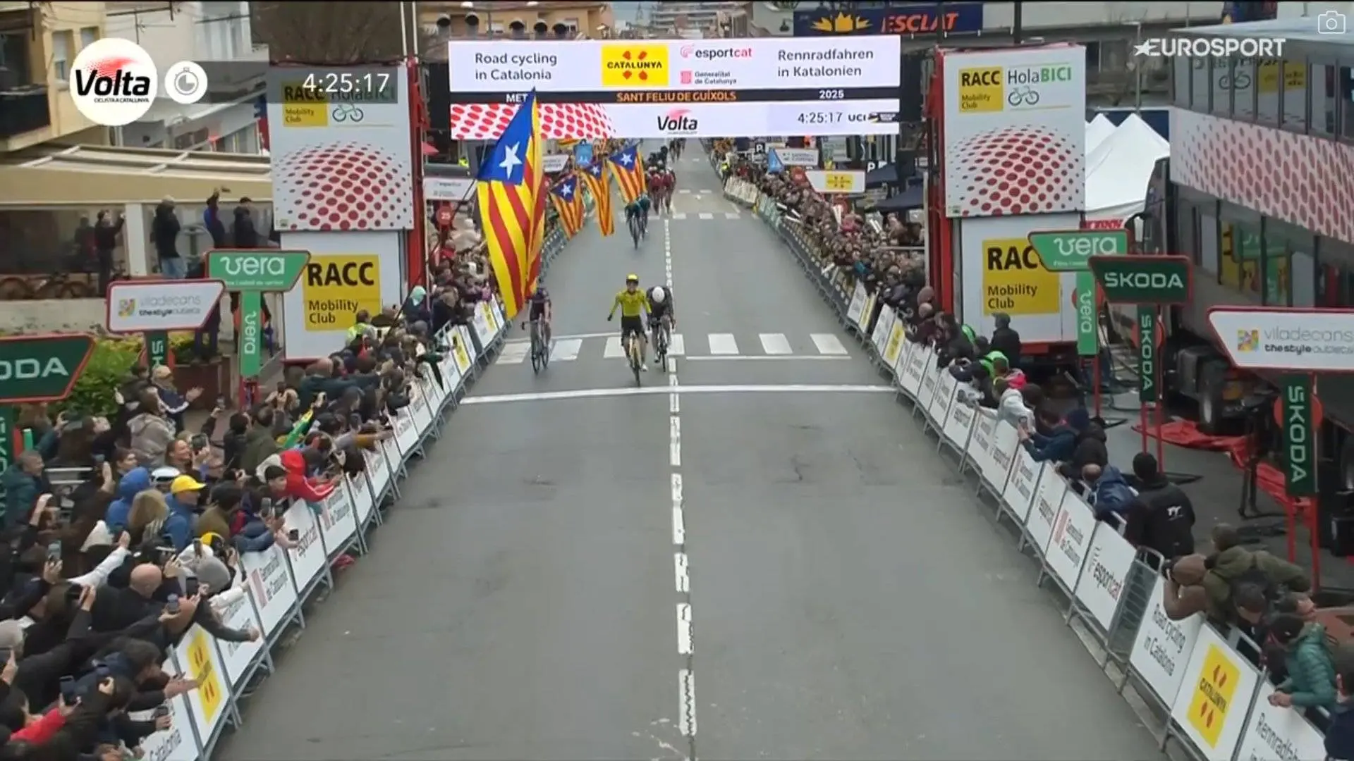 Matthew Brennan klopt Tibor del Grosso in zinderende slotkilometer voor de ritzege in openingsrit Volta a Catalunya
