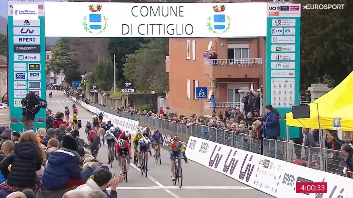 Elisa Balsamo wint Trofeo Alfredo Binda 2025; Vas en Ferguson op podium