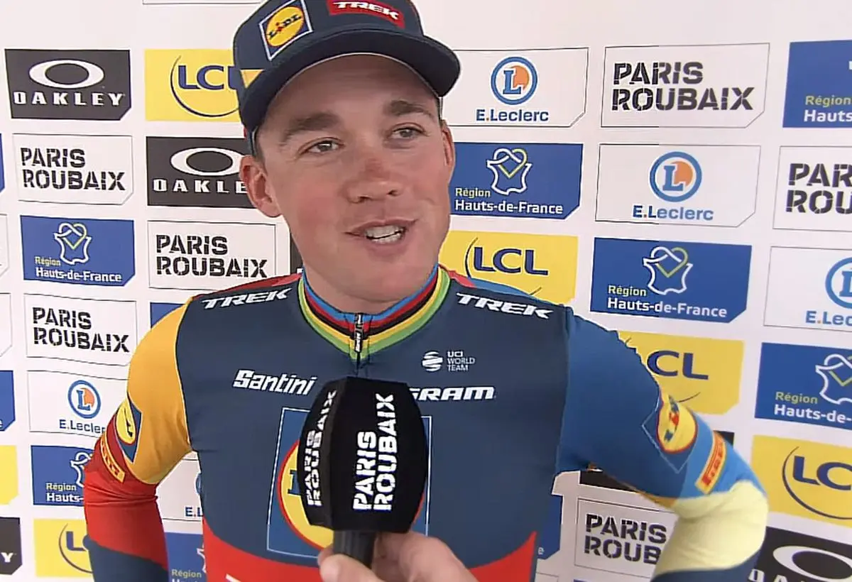 "Ik voelde dat dit een verschrikkelijke dag zou worden" - Mads Pedersen overleeft de regen, kou en chaos om eindelijk te winnen in Parijs-Nice