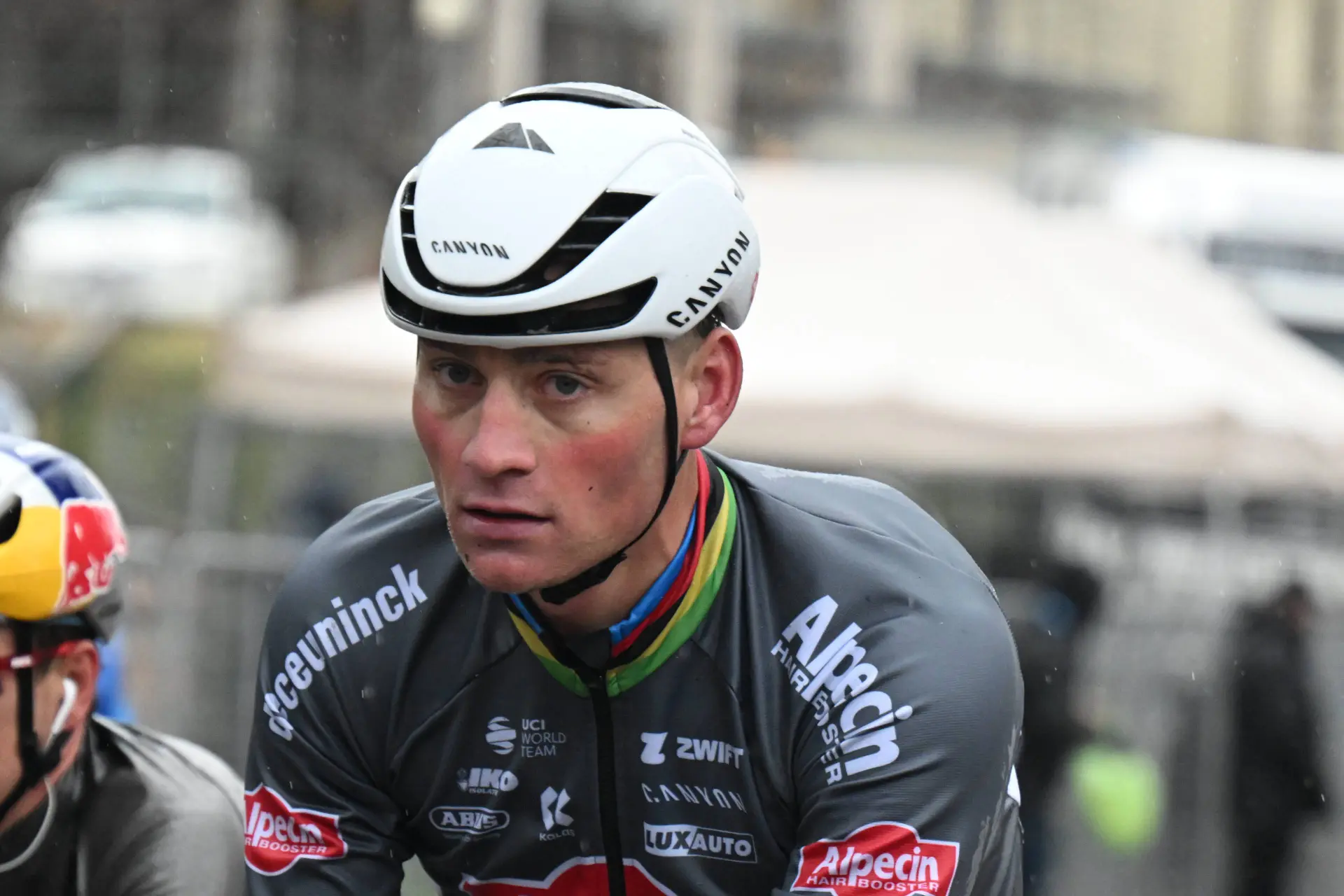 "Ik weet heel goed dat ik 110% fit moet zijn om Tadej te verslaan" - Van der Poel over gevecht met Pogacar en Ganna in Milano-Sanremo
