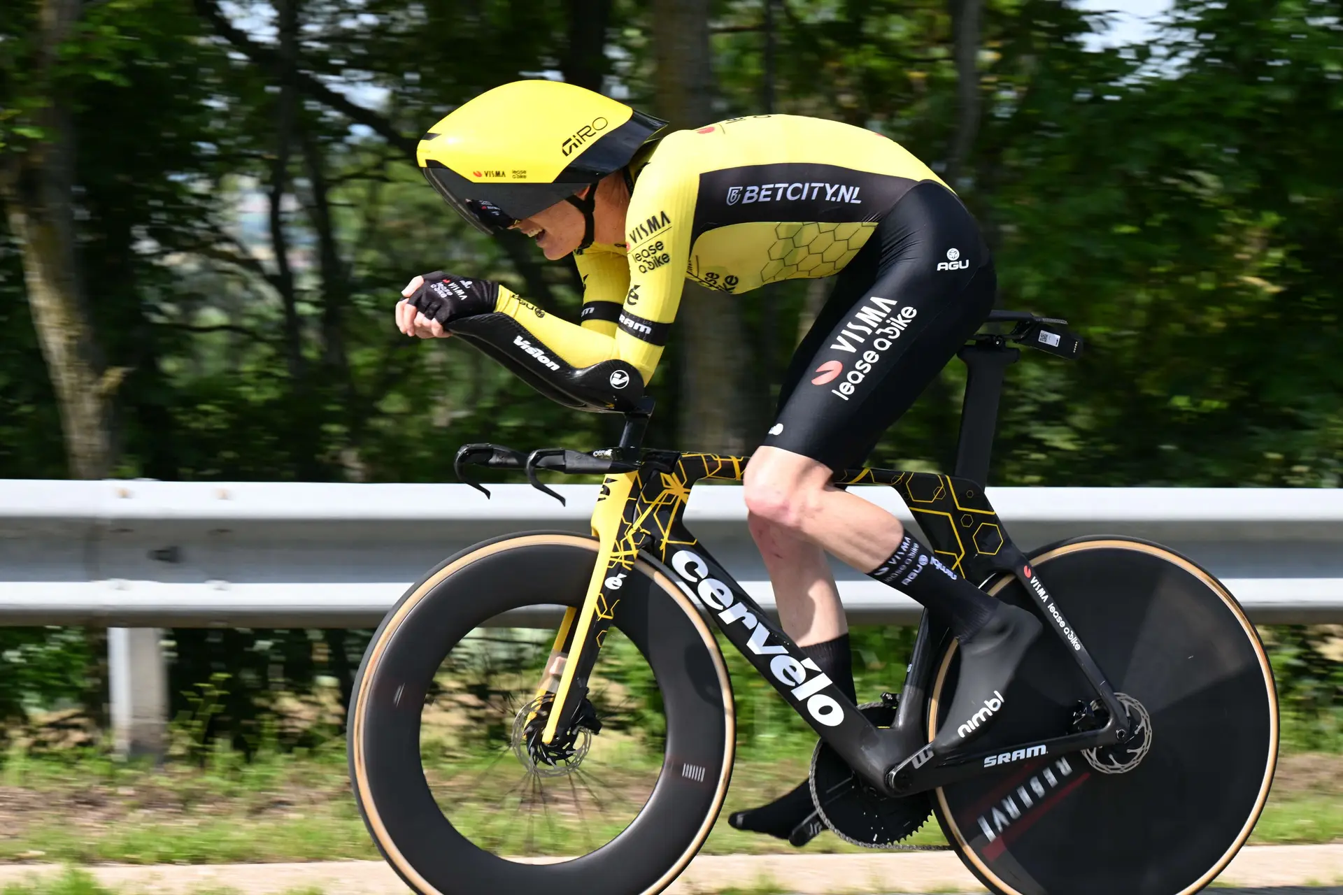 Team Visma | Lease a Bike heerst in ploegentijdrit Parijs-Nice: Matteo Jorgenson opnieuw in de gele trui