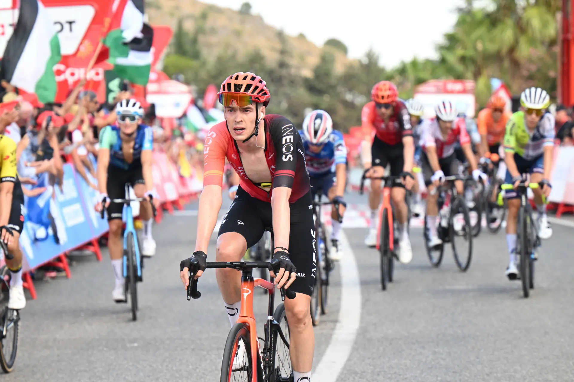 Thymen Arensman leidt heropstanding van INEOS Grenadiers in Parijs-Nice: "Met nog één etappe te gaan, sta ik op het podium"