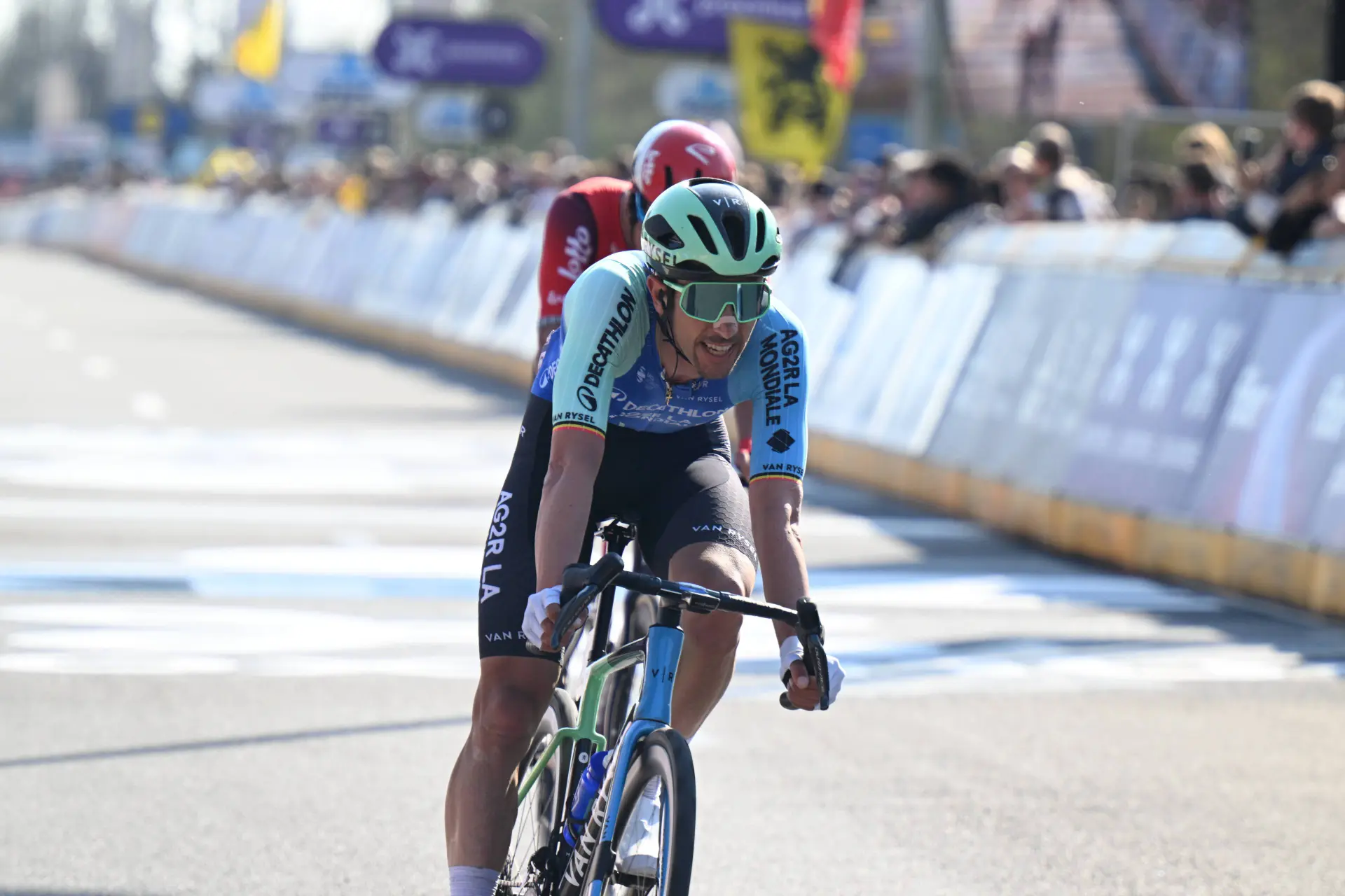 Dries De Bondt onder vuur na bekentenis over hulp aan rivaal Richard Carapaz in Giro d'Italia: UCI schakelt ethische commissie in