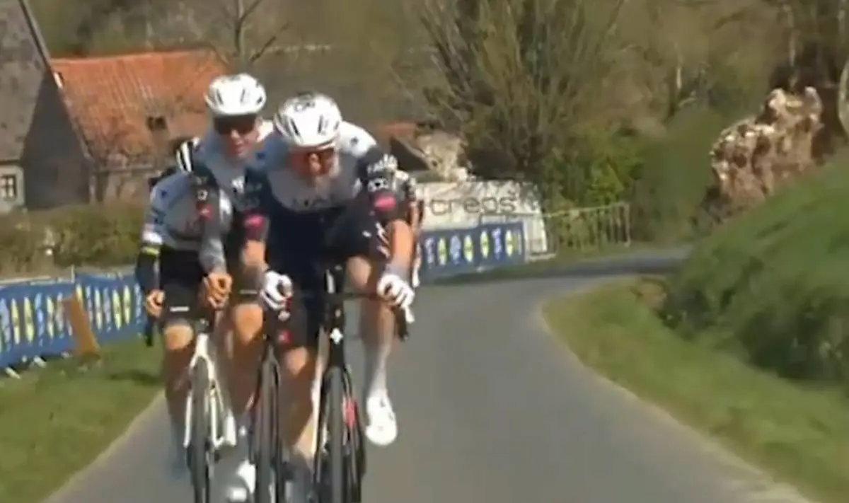 VIDEO: Tadej Pogacar en UAE testen leadout op Oude Kwaremont in aanloop naar Ronde van Vlaanderen