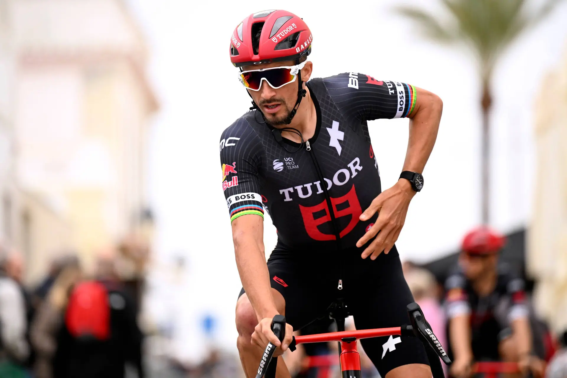 "Ik wil niet met spijt eindigen" - Julian Alaphilippe zet Amstel Gold Race in vuur en vlam, maar moet uiteindelijk passen