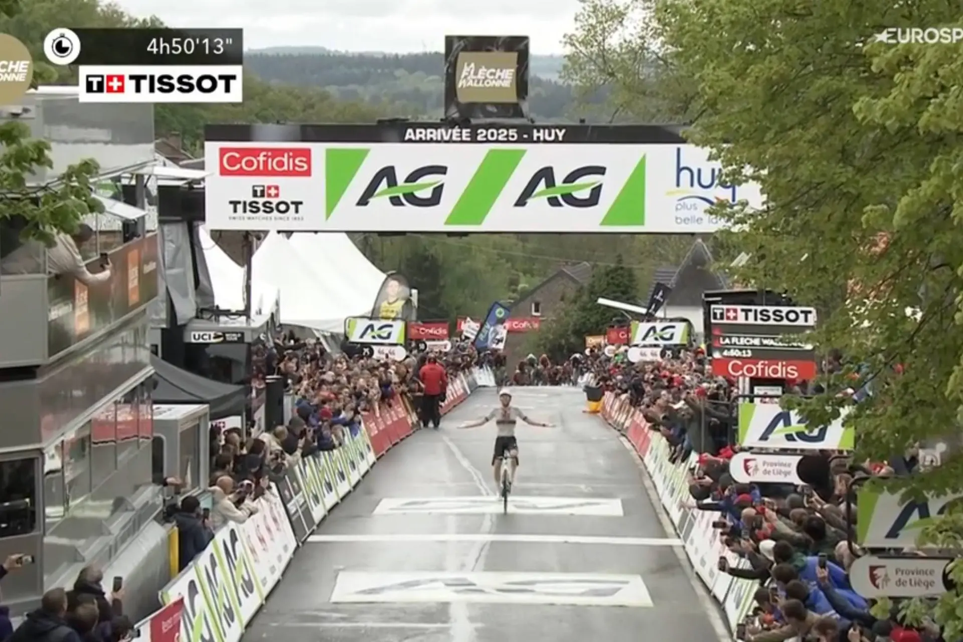 Tadej Pogacar heerst op ijskoude Mur de Huy en wint op overtuigende wijze Waalse Pijl 2025; Remco Evenepoel moet passen