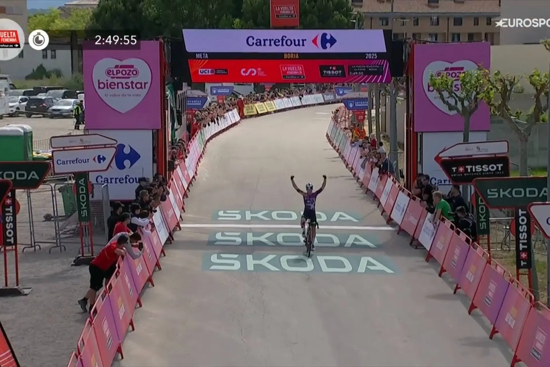 Anna van der Breggen boekt eerste overwinning sinds haar rentree na indrukwekkende afdaling in etappe 4 van La Vuelta Femenina