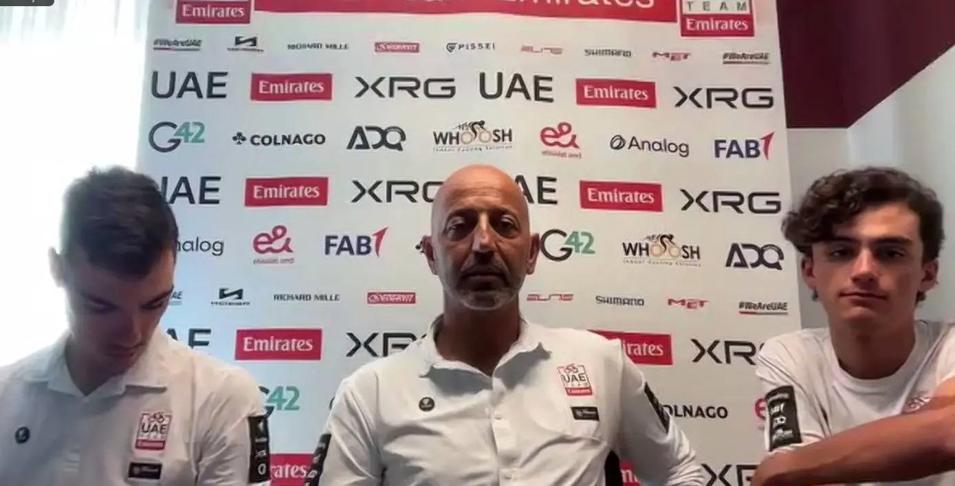 INTERVIEW | Joxean Matxin over vermeende interne conflicten binnen UAE: "Het hoofddoel is de Giro winnen. Of dat met Del Toro of Ayuso is maakt niet uit"
