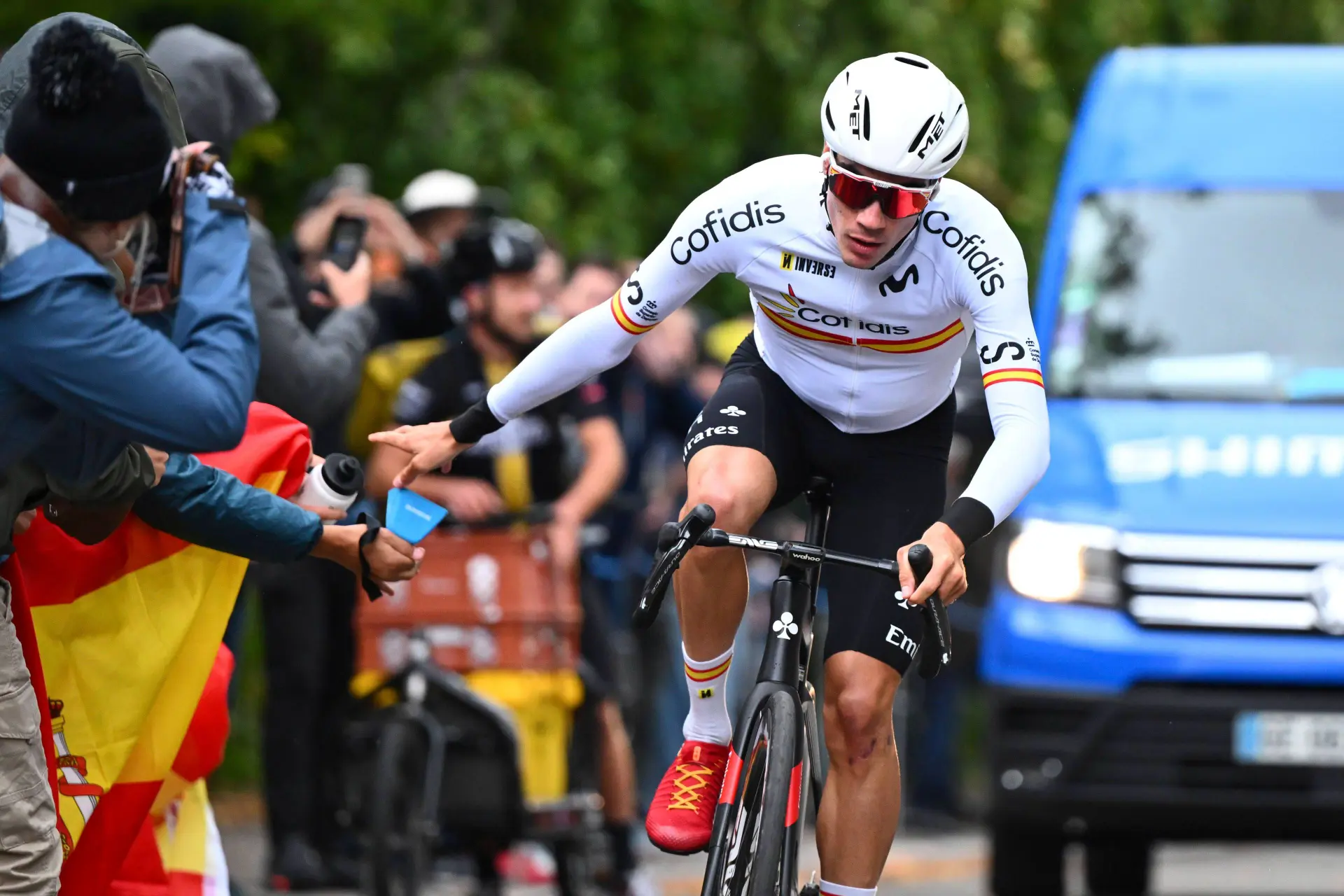 "Het zou me niet verbazen als hij volgend jaar wereldkampioen wordt" - Johan Bruyneel en Martin geloven nog steeds dat Juan Ayuso veel kan bereiken in de toekomst