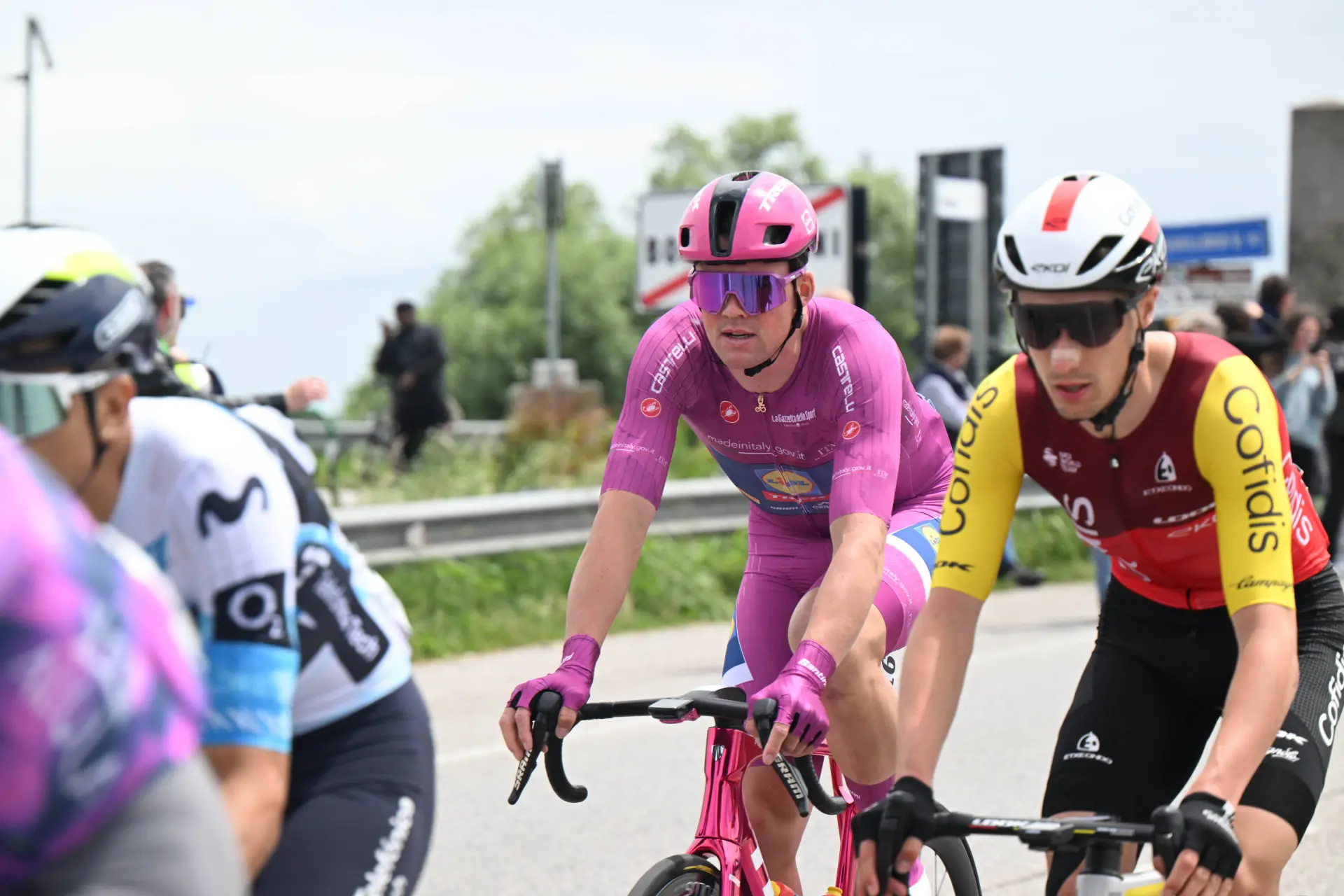 "We wilden eigenlijk dat Mathias zou winnen" - Mads Pedersen prijst ploeggenoot Vacek na vierde ritzege in de Giro d'Italia