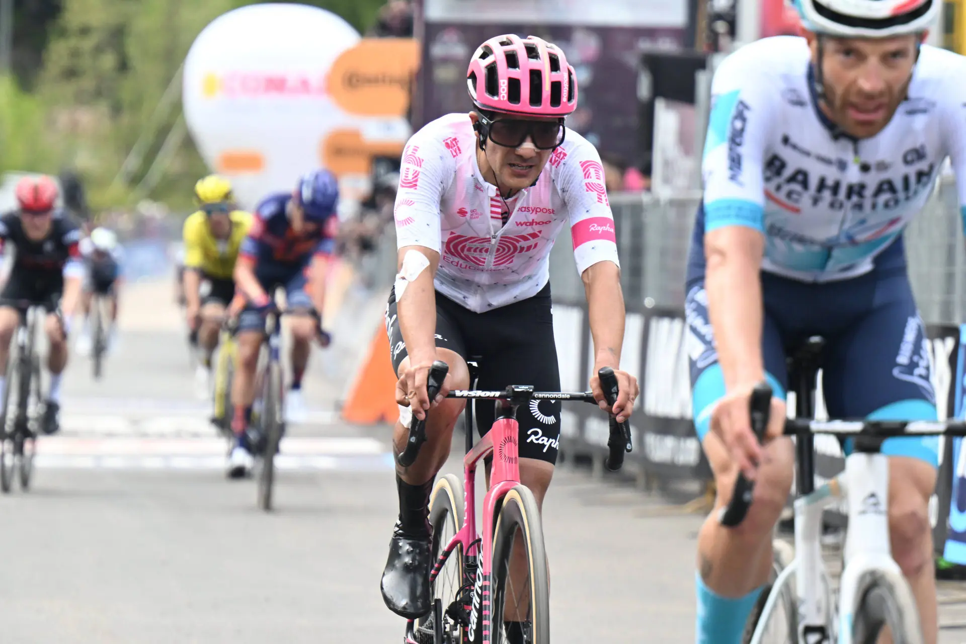 "We probeerden de wedstrijd open te breken" - Richard Carapaz maakt opnieuw indruk op 'een sleuteldag voor het klassement' in de Giro d'Italia 2025
