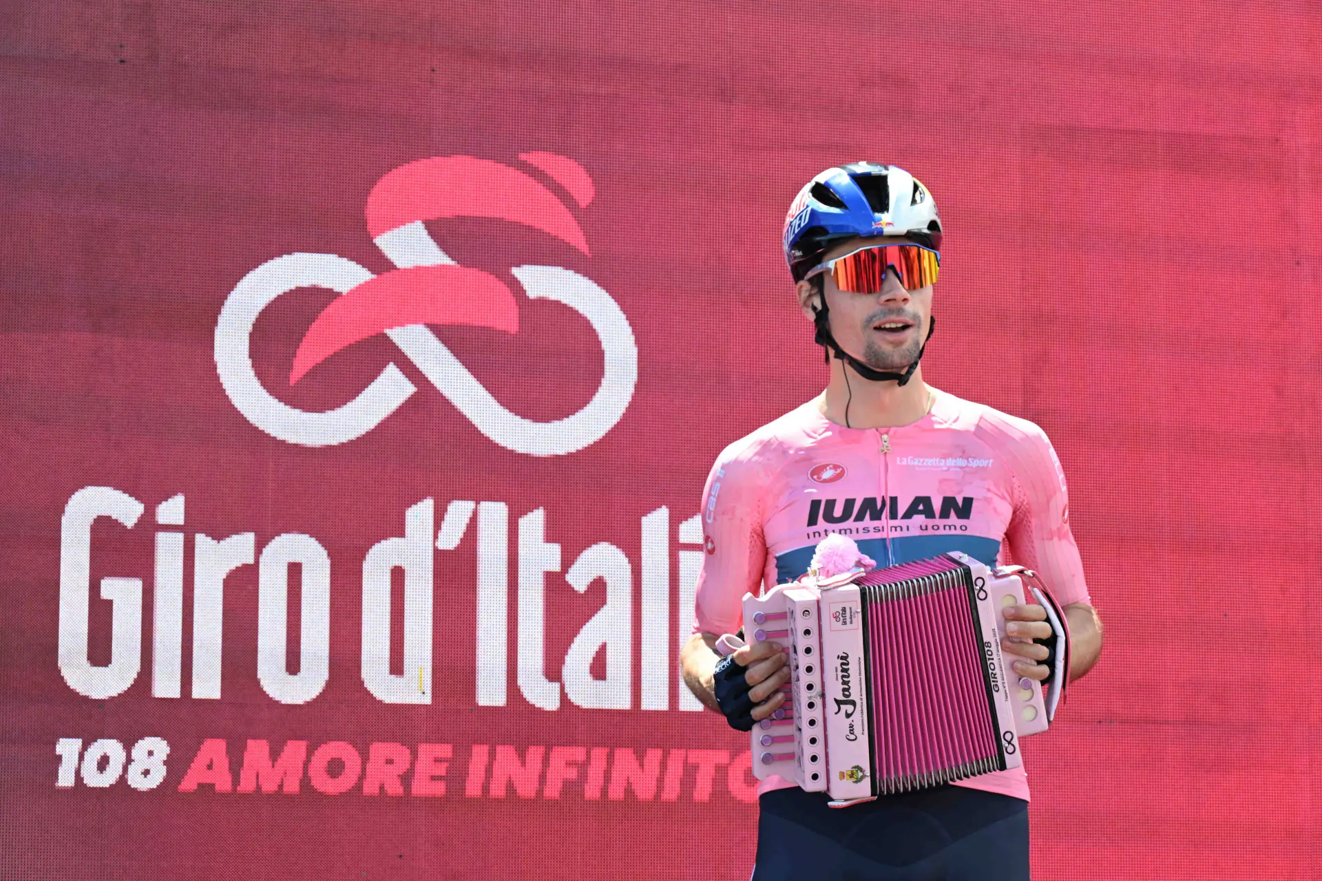 "Soms heb je de trui, soms niet" - Primoz Roglic nuchter over verlies van het roze in de Giro d'Italia