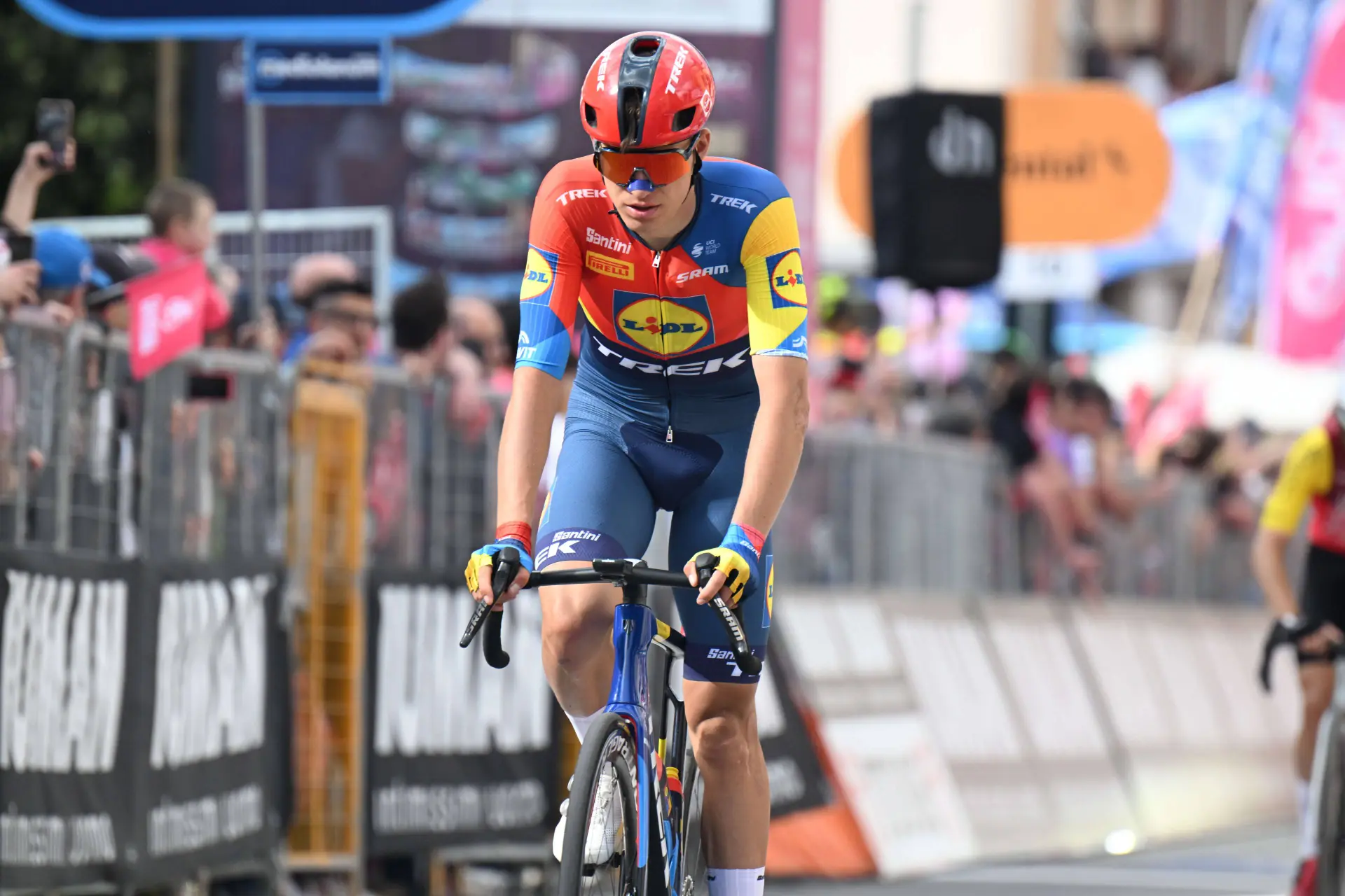 "Long shot, maar ik moest het proberen" - Mathias Vacek over moedige aanval in finale van etappe 13 in de Giro d'Italia