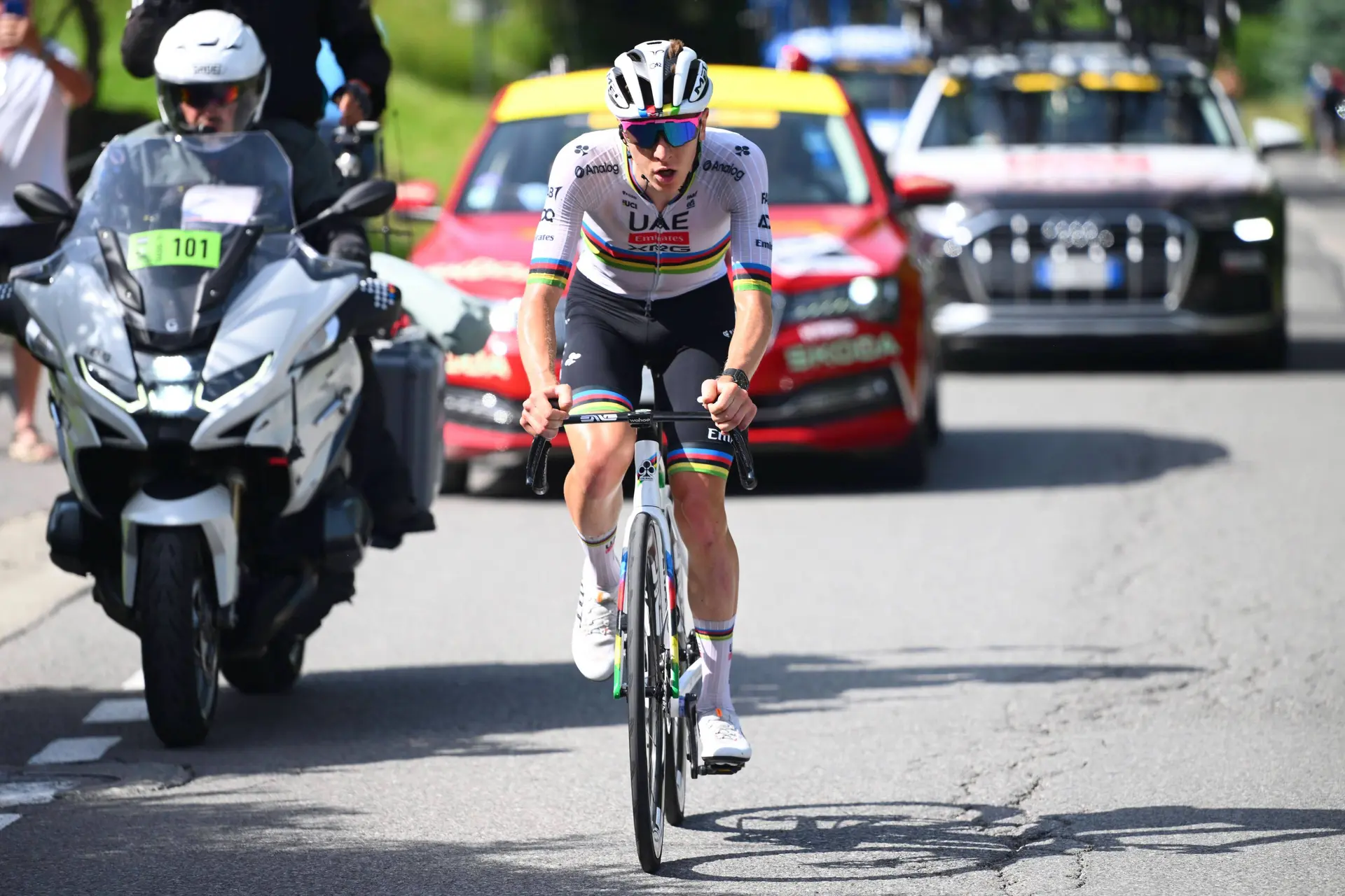 "Bijna geen aanval te noemen" - Johan Bruyneel ziet Tadej Pogacar met chirurgische precisie aanvallen