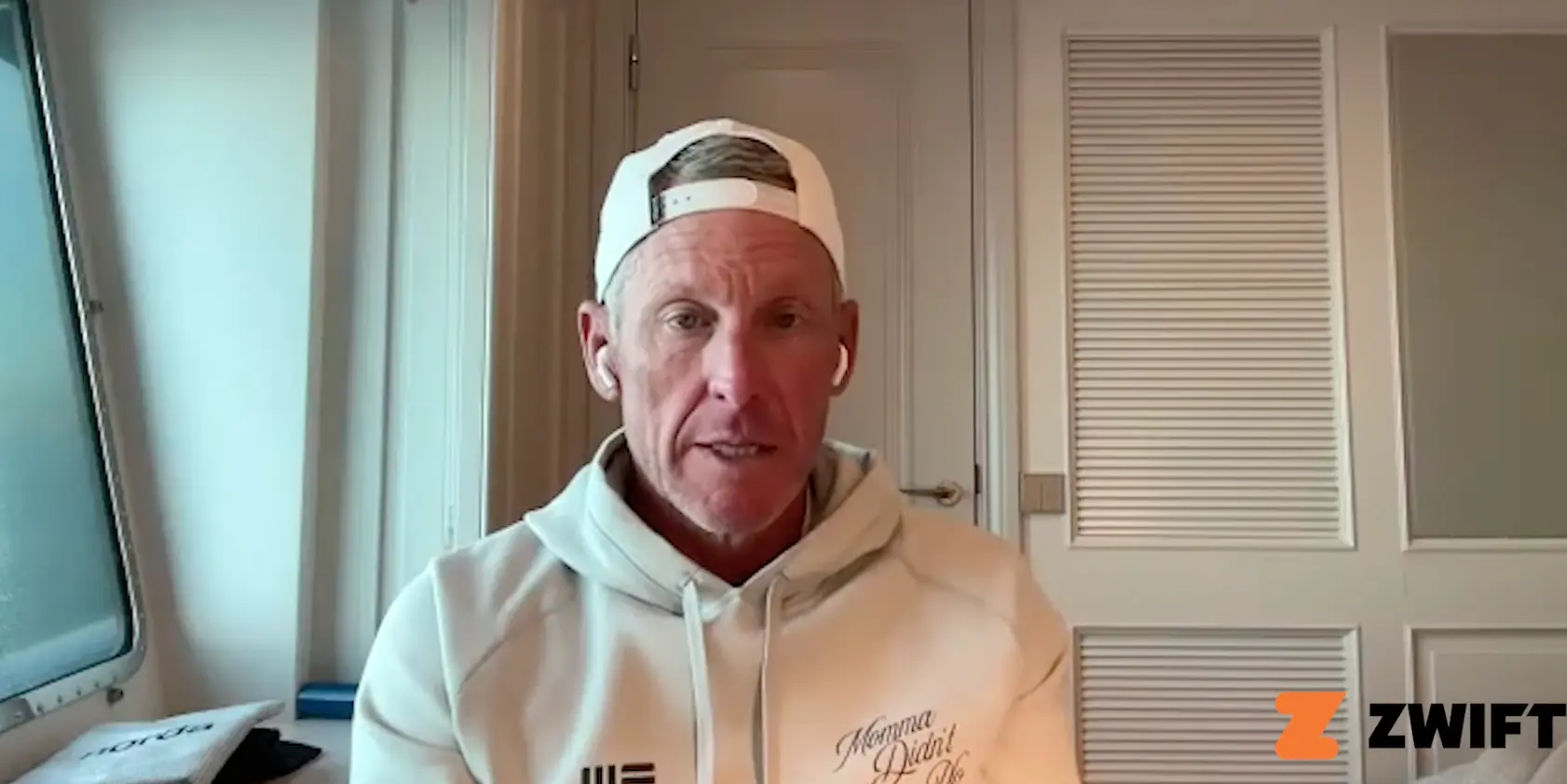 "Je kunt niet toestaan dat je een groep van 40 renners mist" - Armstrong, Wiggins en Hincapie fileren fout van Evenepoel en Roglic