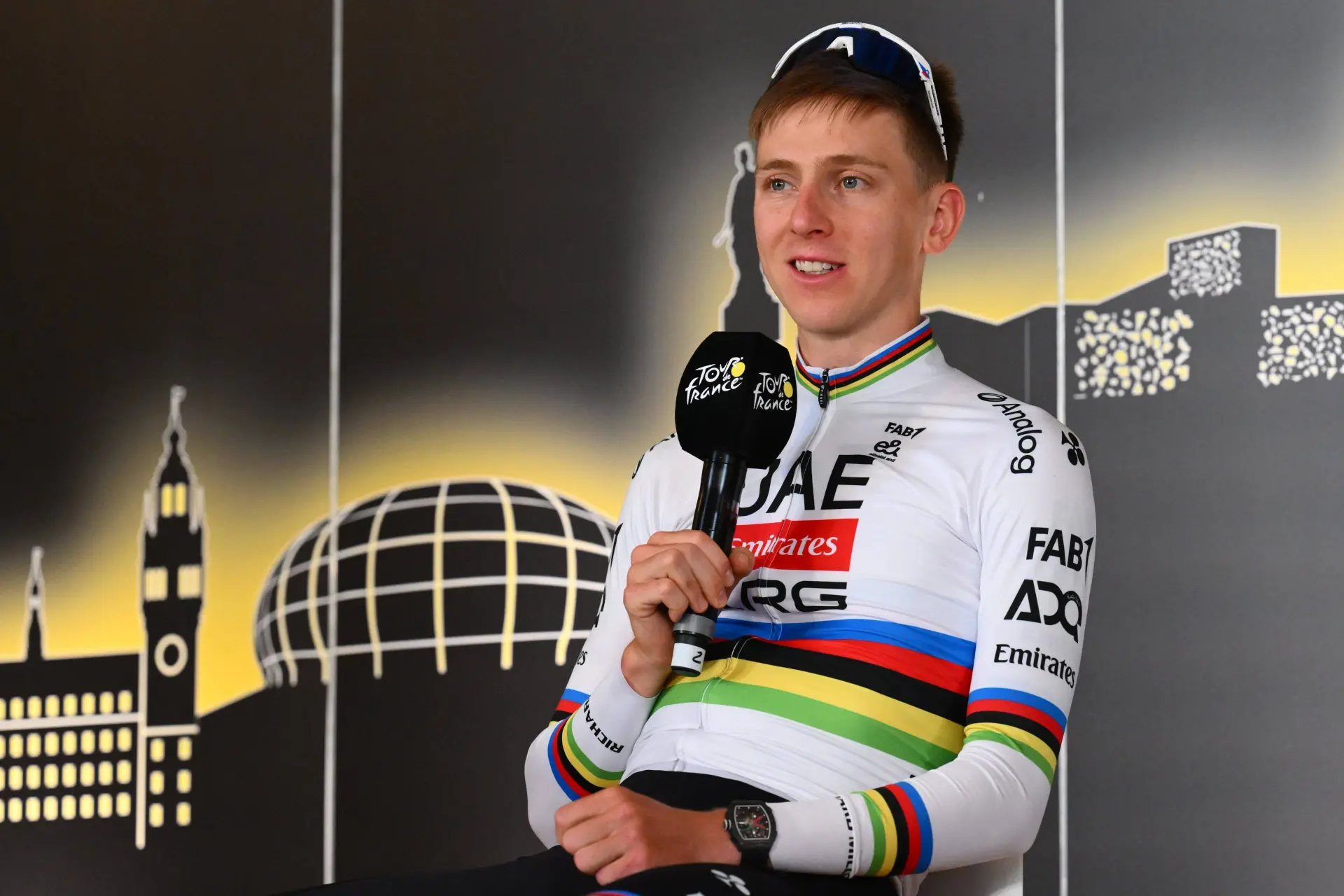 PERSCONFERENTIE | Tadej Pogacar verwacht wederom epische strijd met Vingegaard: "Ik weet dat ik hem alleen kan kloppen als ik zelf top ben"