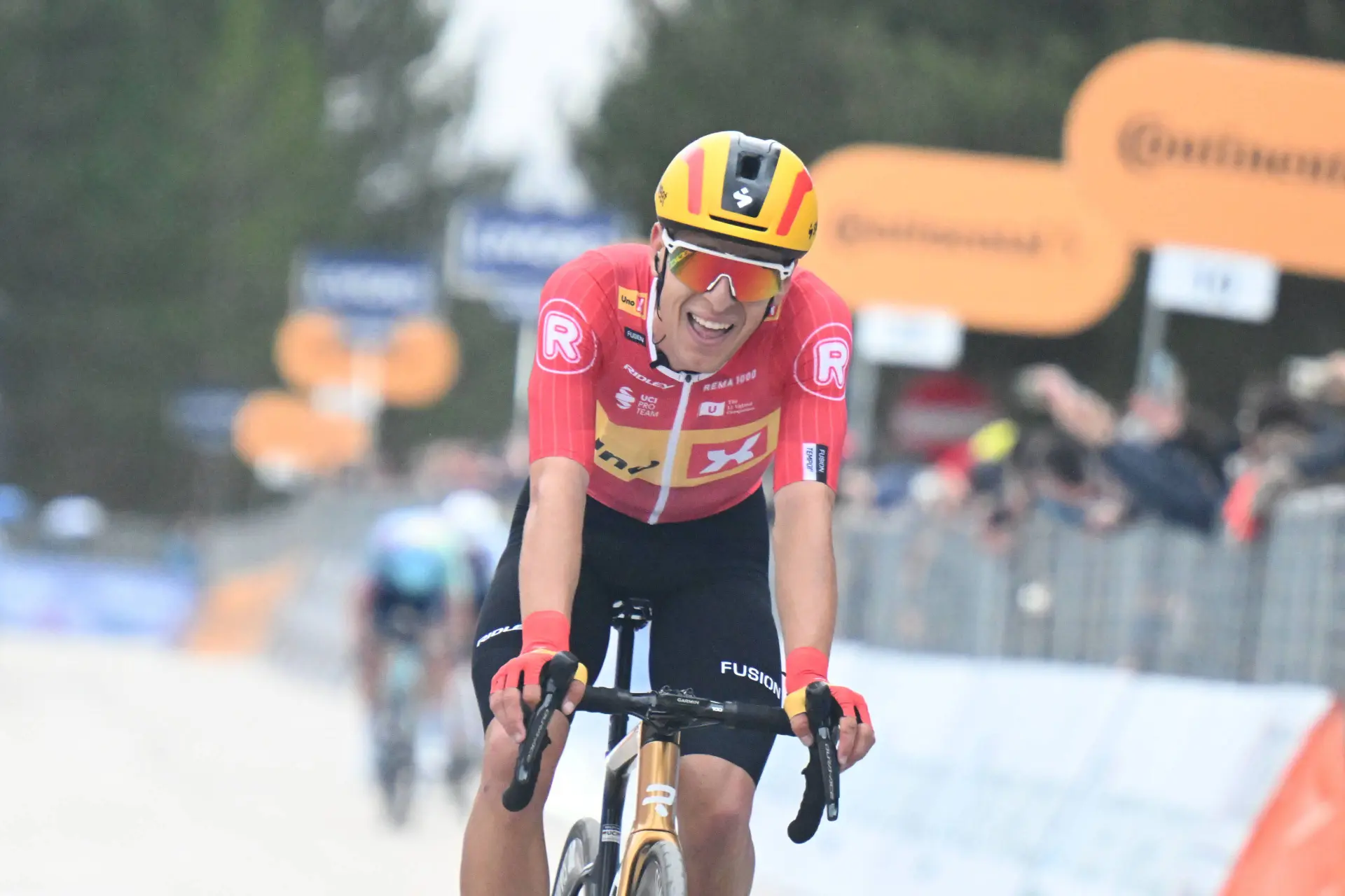 Tobias Johannessen traint in vuilniszakken en meerdere lagen kleding voor Tour de France: "Dit is modern wielrennen"