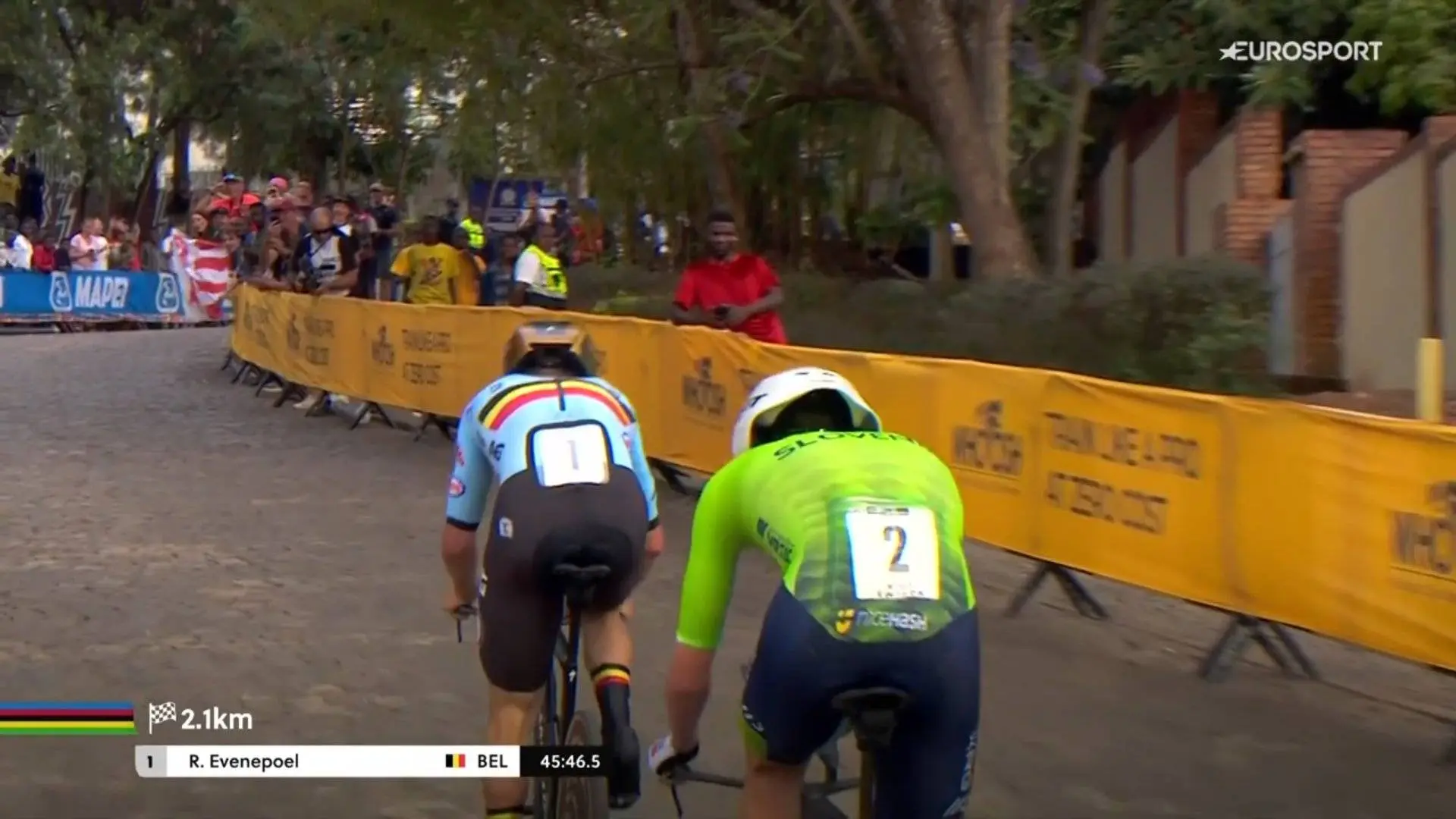 Resultaten WK tijdrijden: Evenepoel ongenaakbaar: Belgische tijdritkoning pakt wereldtitel en haalt Pogacar in