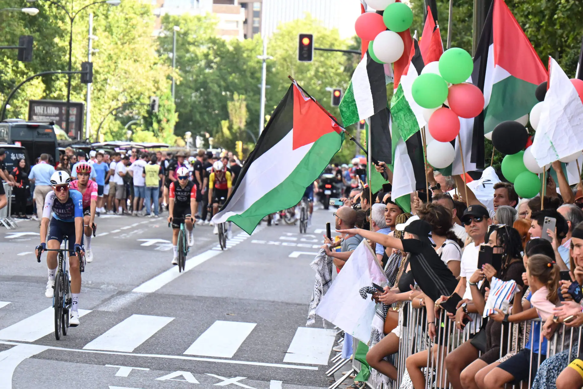 Italië in opstand: Israel - Premier Tech dreigt gebannen te worden uit Ronde van Lombardije en andere koersen