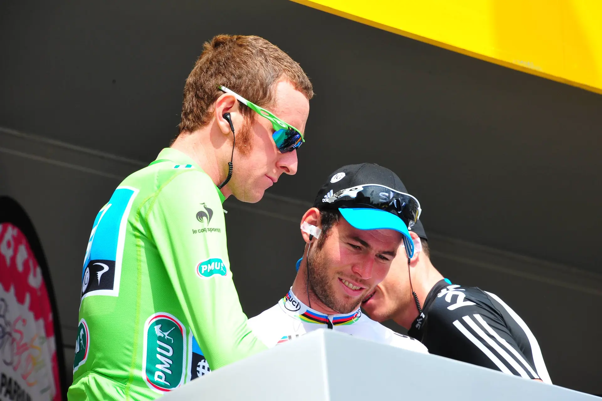 Bradley Wiggins noemt Mark Cavendish "een van de weinigen" die hem tijdens zijn donkere dagen in de gaten hield: "Zijn grootheid op de fiets wordt overtroffen door zijn vriendschap naast de fiets".