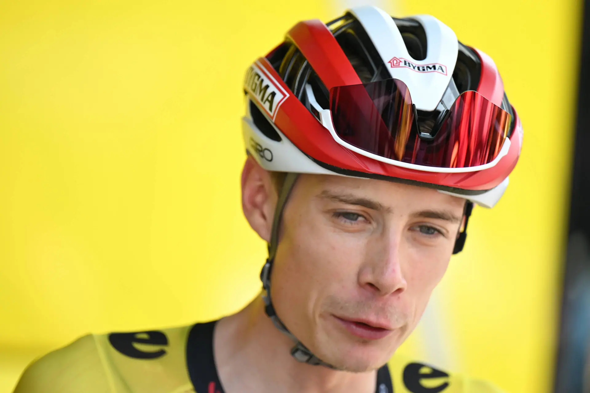 “Hij heeft vijf jaar op rij op het podium gestaan in de Tour en net de Vuelta gewonnen. Dat is een fantastisch seizoen.” - Kritiek op Jonas Vingegaards seizoen 2025 "krankzinnig" beweert Deense legende