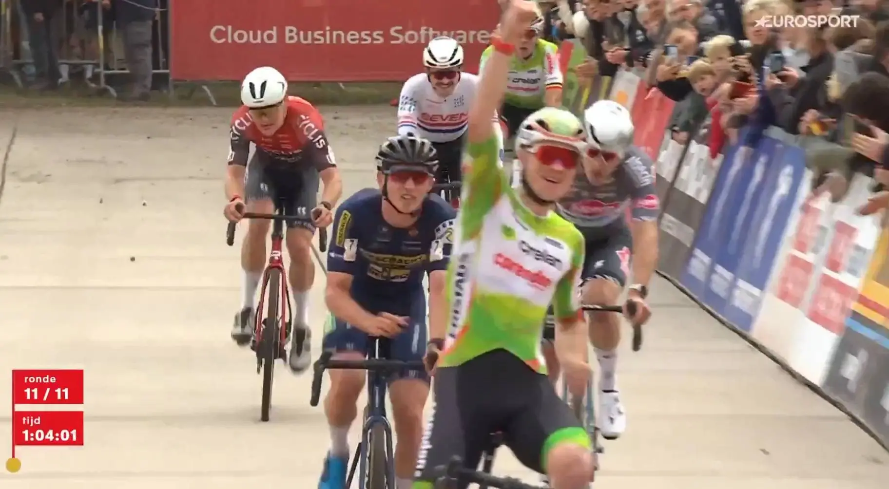 Uitslagen Exact Cross Essen | Twee fotofinishes in één middag: Brand en Vandebosch winnen thriller in Essen
