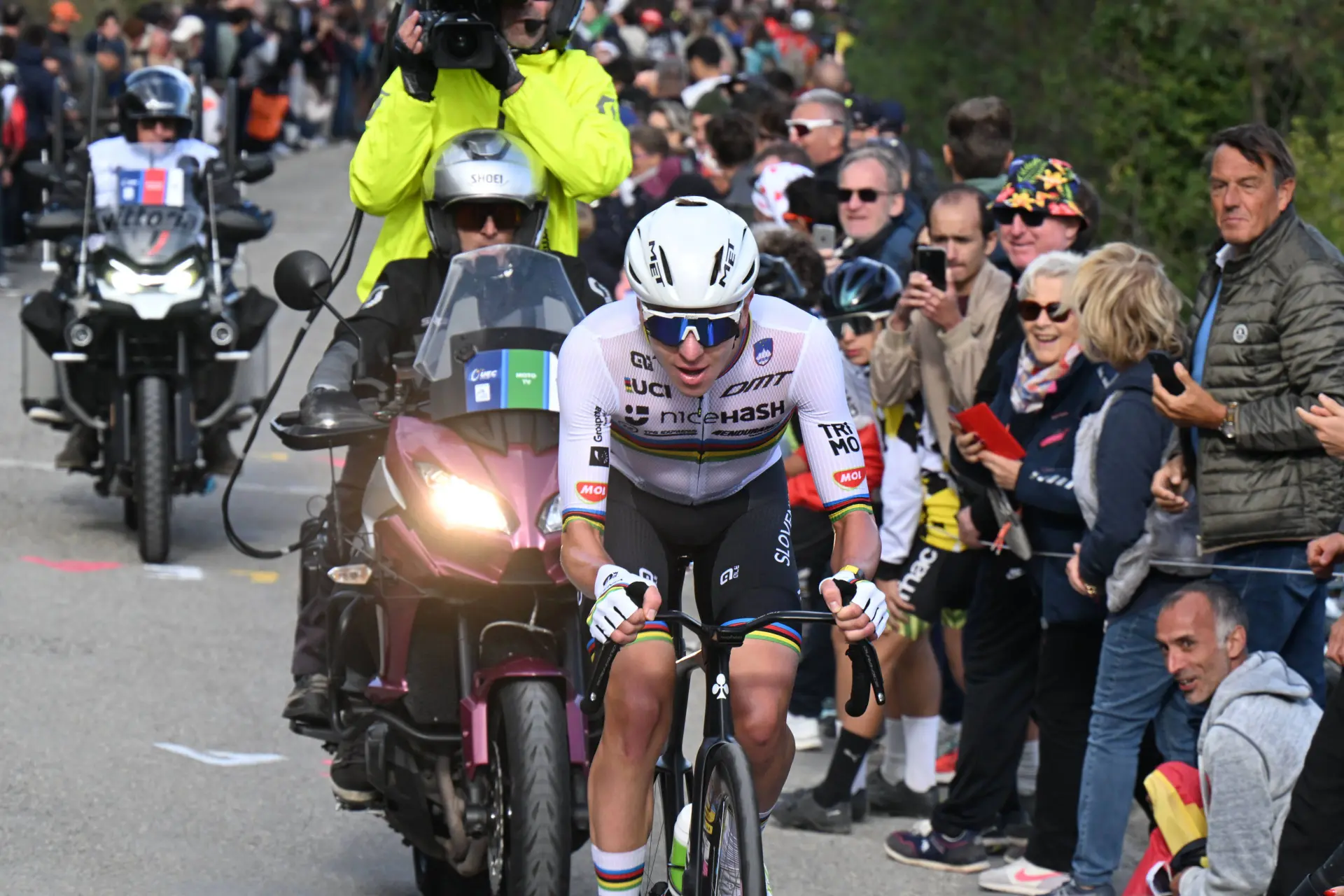 Pogacar maakt een einde aan geruchten over stoppen; zou zijn seizoen 2026 in maart kunnen beginnen; deelt zijn gedachten over Remco Evenepoel: “Het beangstigt me dat hij nog beter wordt”