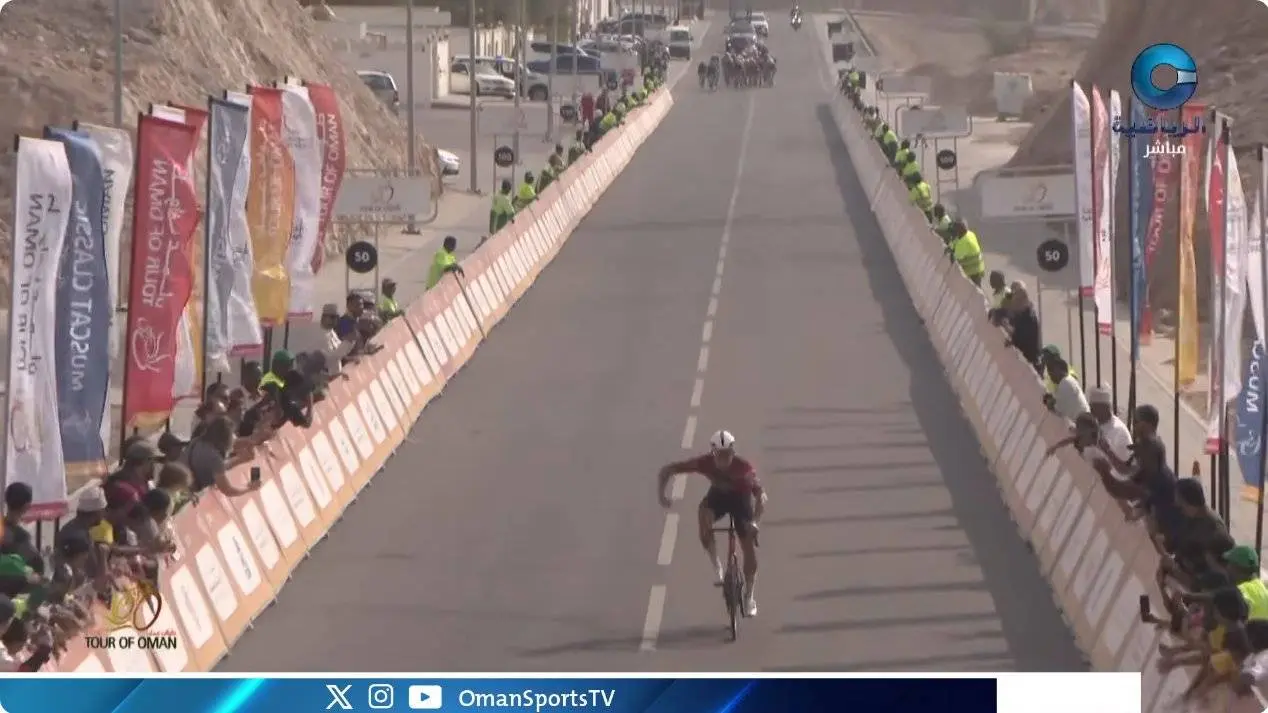 Uitslag Ronde van Oman 2026, rit 2 | Baptiste Veistroffer verrast het peloton met een vluchtzege en pakt eerste profzege op de Yitti Hills