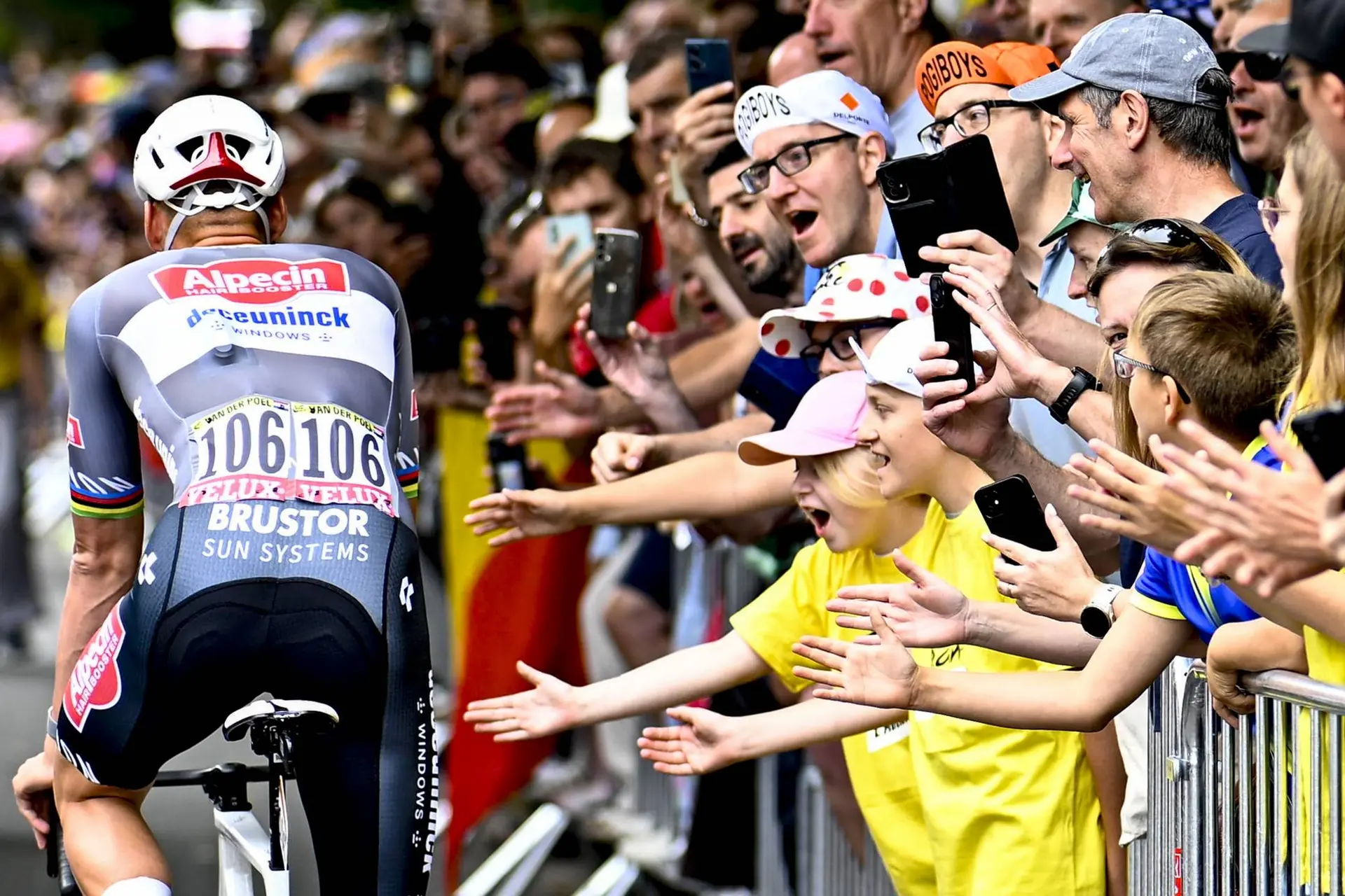 “Ik had al een haat-liefdeverhouding met de Tour de France” – Mathieu van der Poel blikt terug op longontsteking die zijn sterkste Tour in 2025 beëindigde