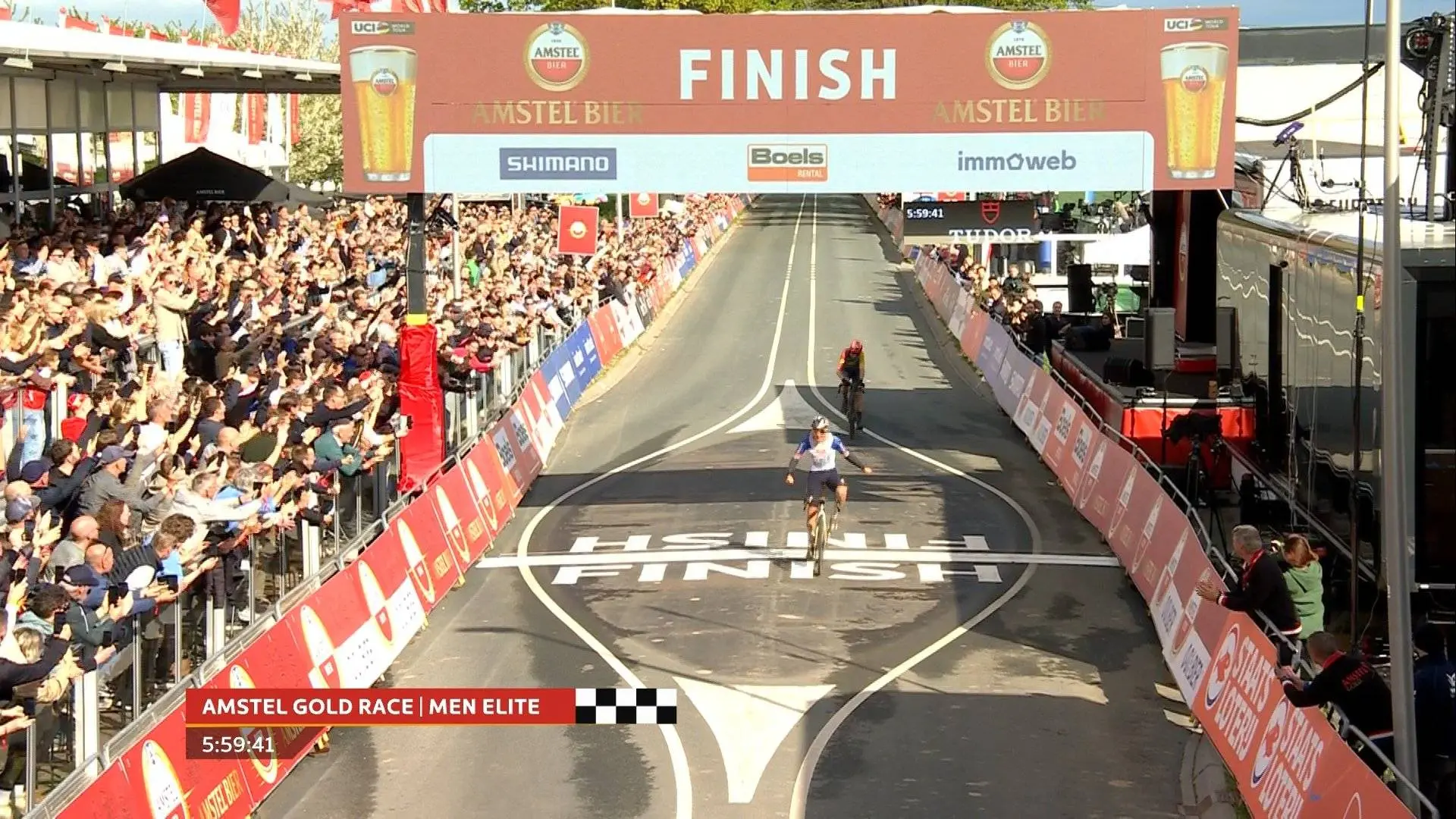 Uitslag Amstel Gold Race 2026 | Remco Evenepoel sneller in de sprint dan Mattias Skjelmose in Valkenburg