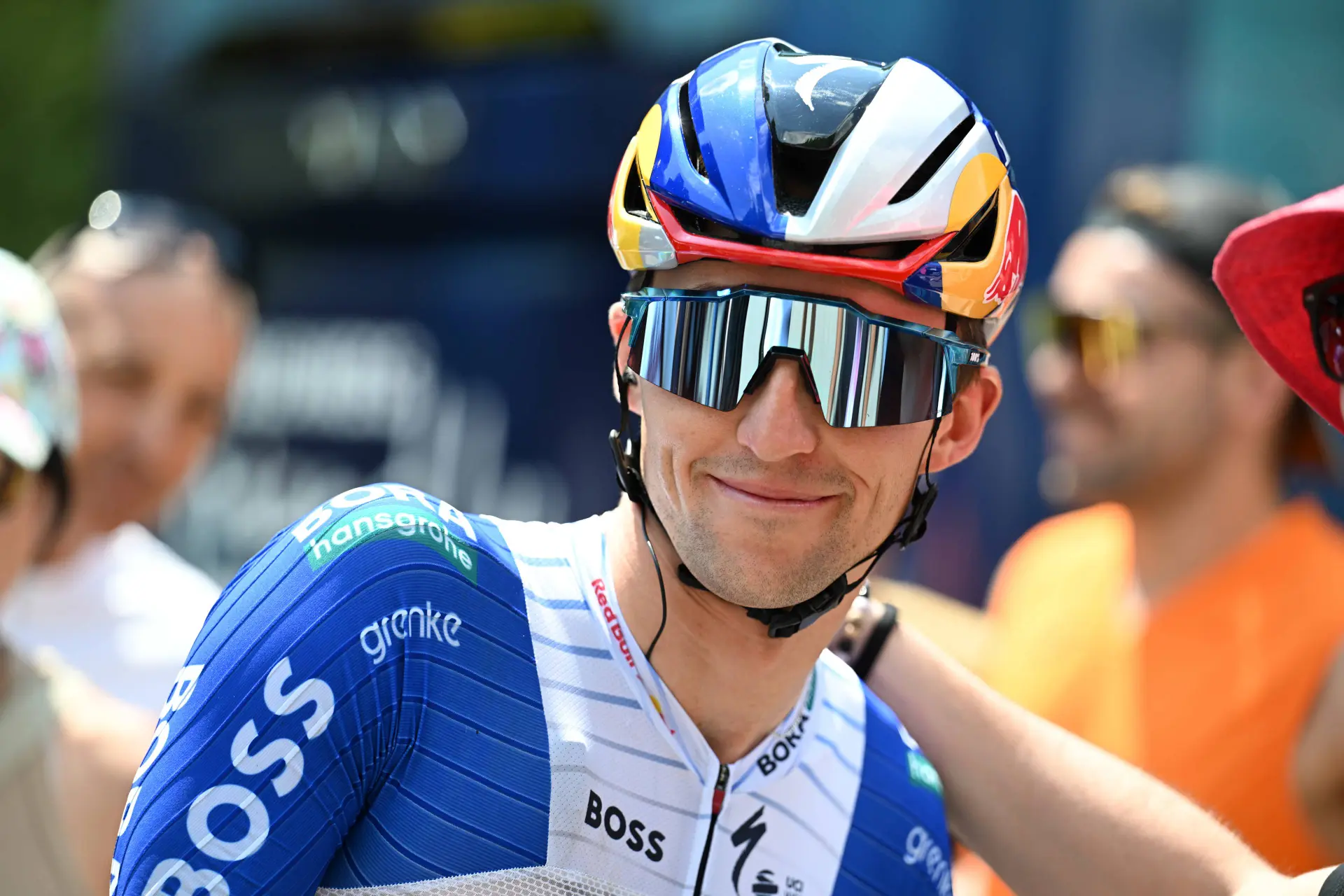 “Ik was behoorlijk ziek en moest aan de antibiotica” – Jai Hindley overwint “zware tweede week” en gaat de laatste bergetappe van de Giro in als podiumrenner