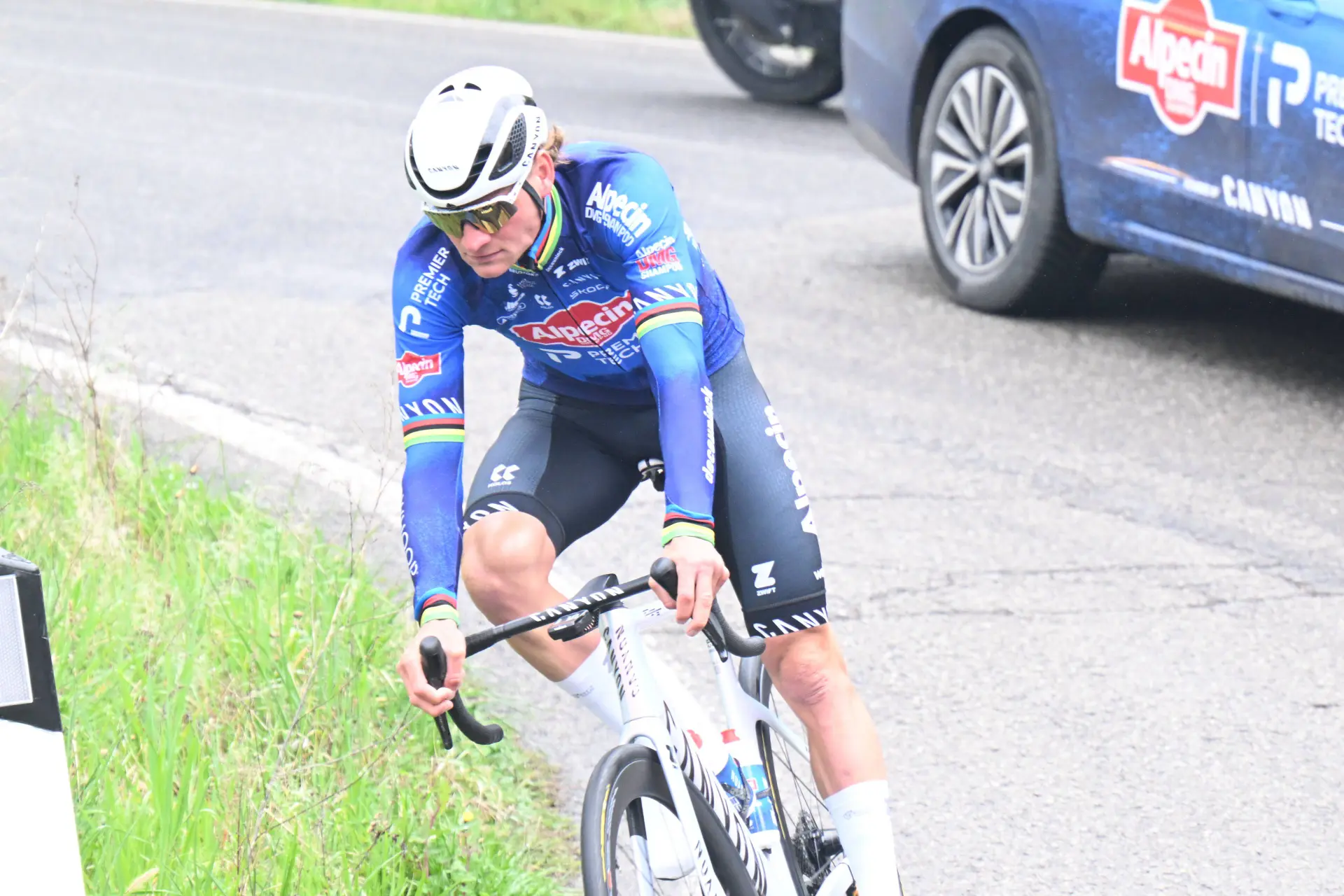“Hij straalt een ongelooflijke kracht uit”: Tourdirecteur Prudhomme prijst Mathieu van der Poel als “superkampioen”